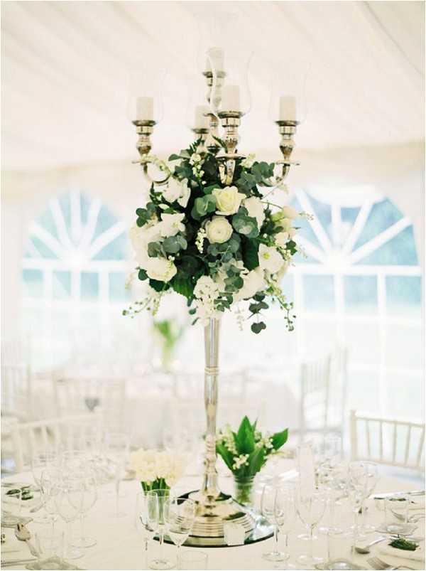 white wedding flowers as tablecentres