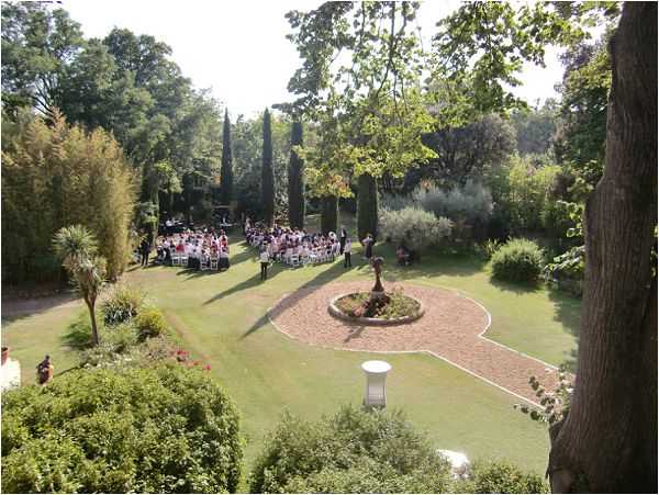 Wedding venue with large grounds France Chateau Rieutort