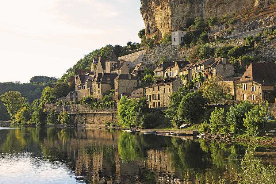 beynac et cazenac in dordogne valley dordogne france - french wedding venue