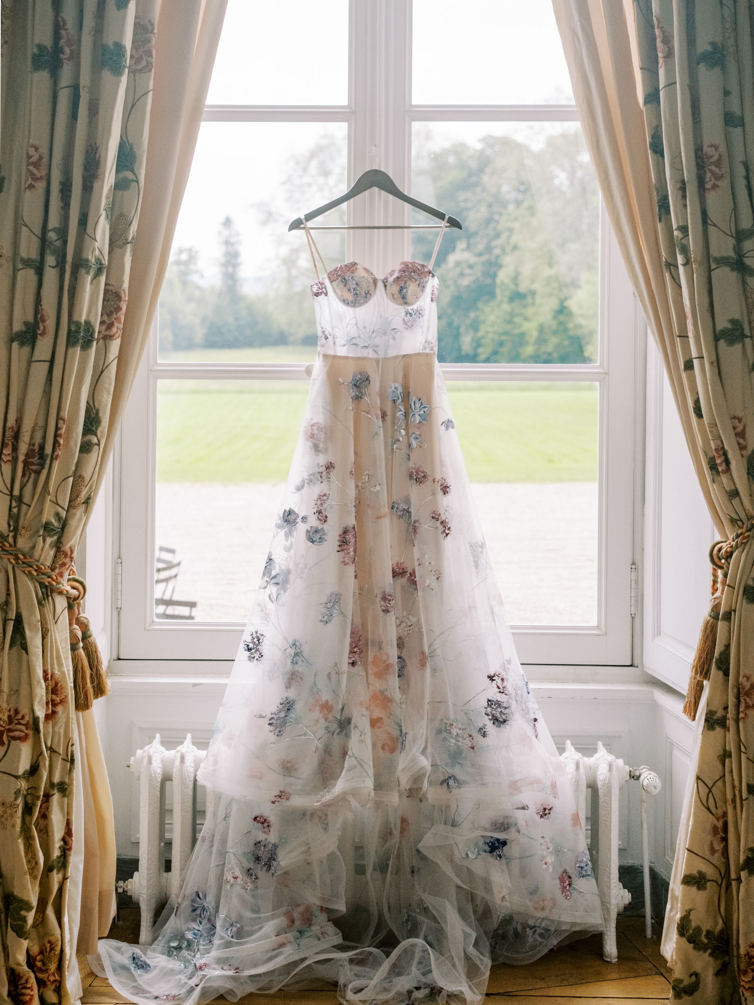 chateau de courtomer rachael ellen events wedding dress