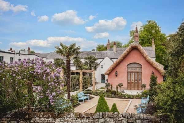 French Chateau Wedding Venue in UK : Le Petit Château