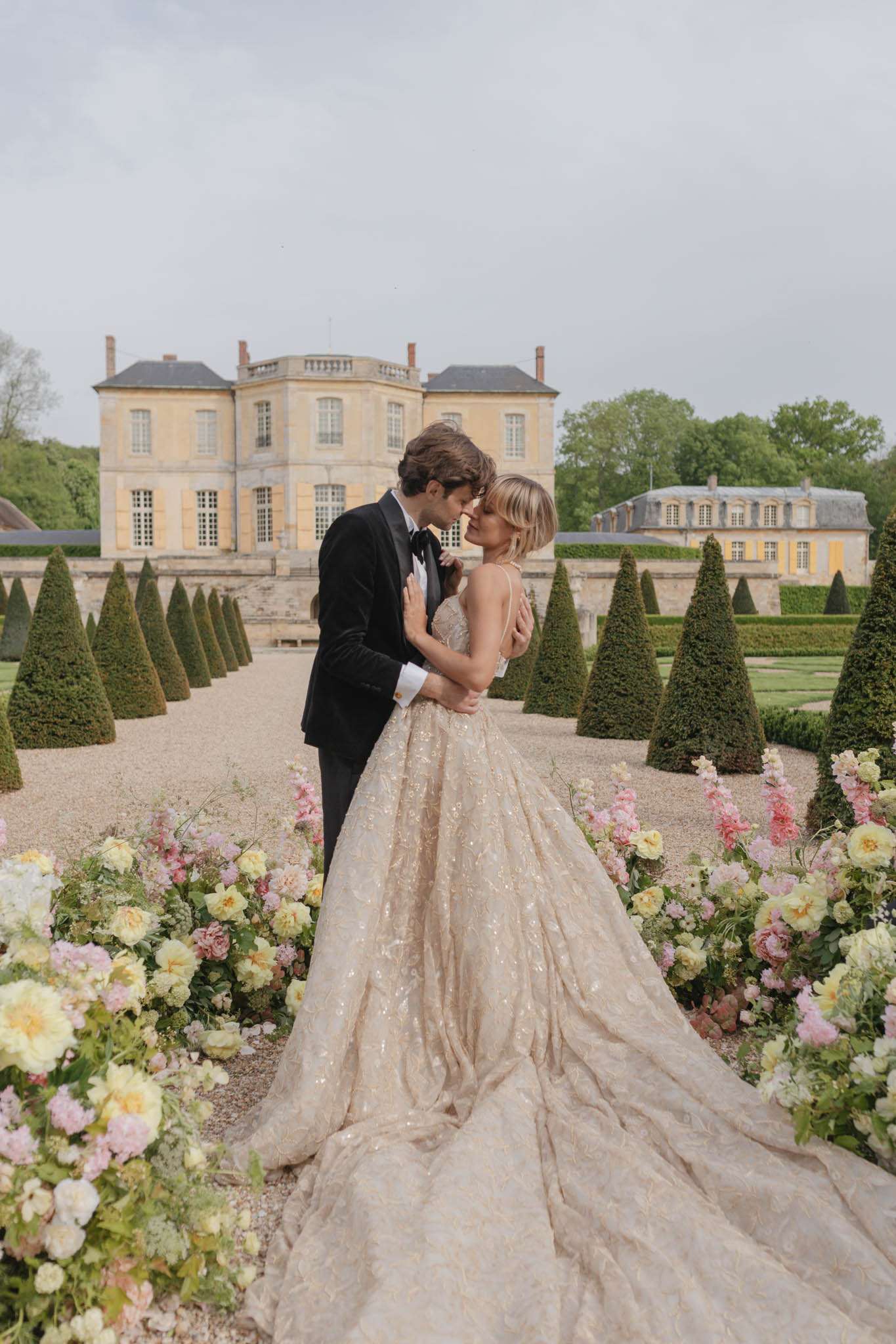 Gilded Mouldings and Jasmine Florals at Chateau de Villette, Ile-de-France