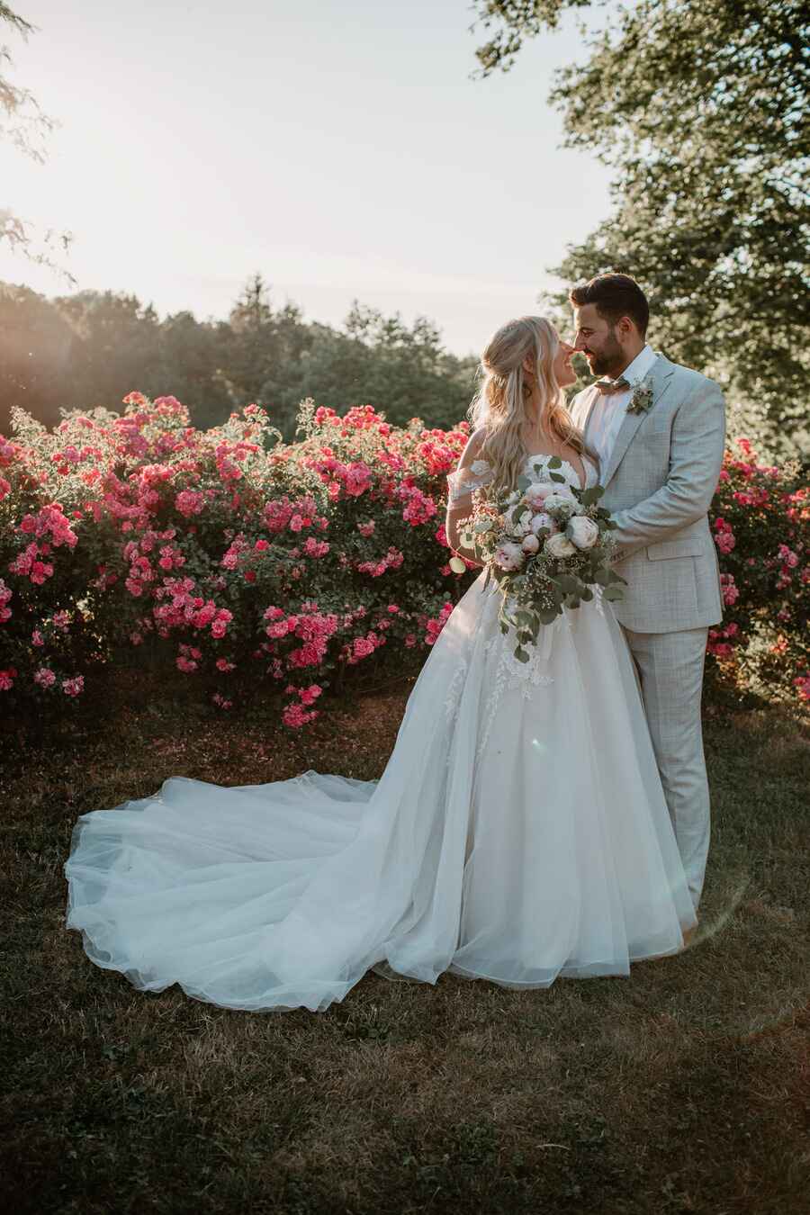 Blush Florals and Live Music at Domaine le Castelet, Occitanie