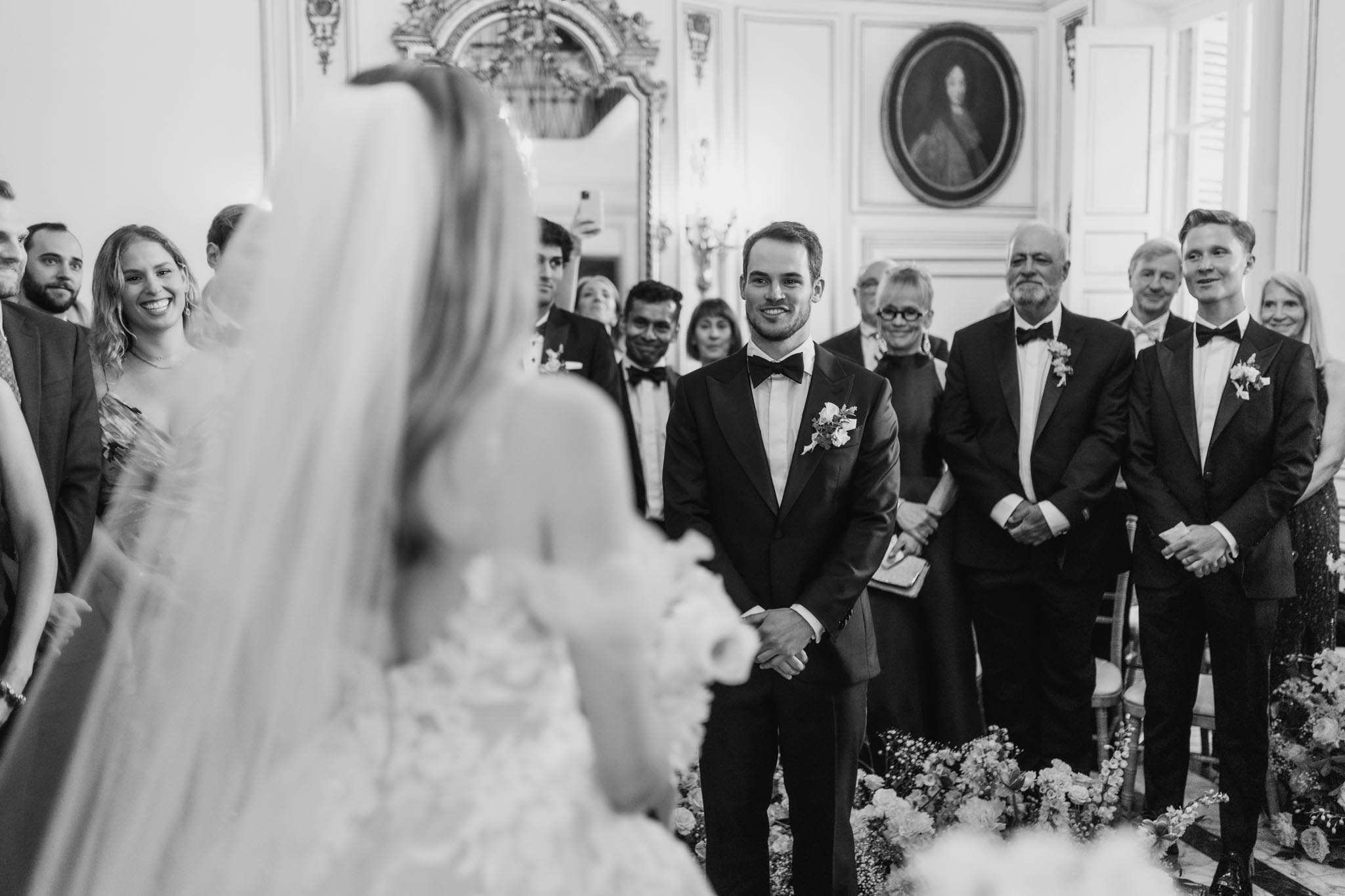 Pros and Cons: Destination Weddings in france vs. Traditional