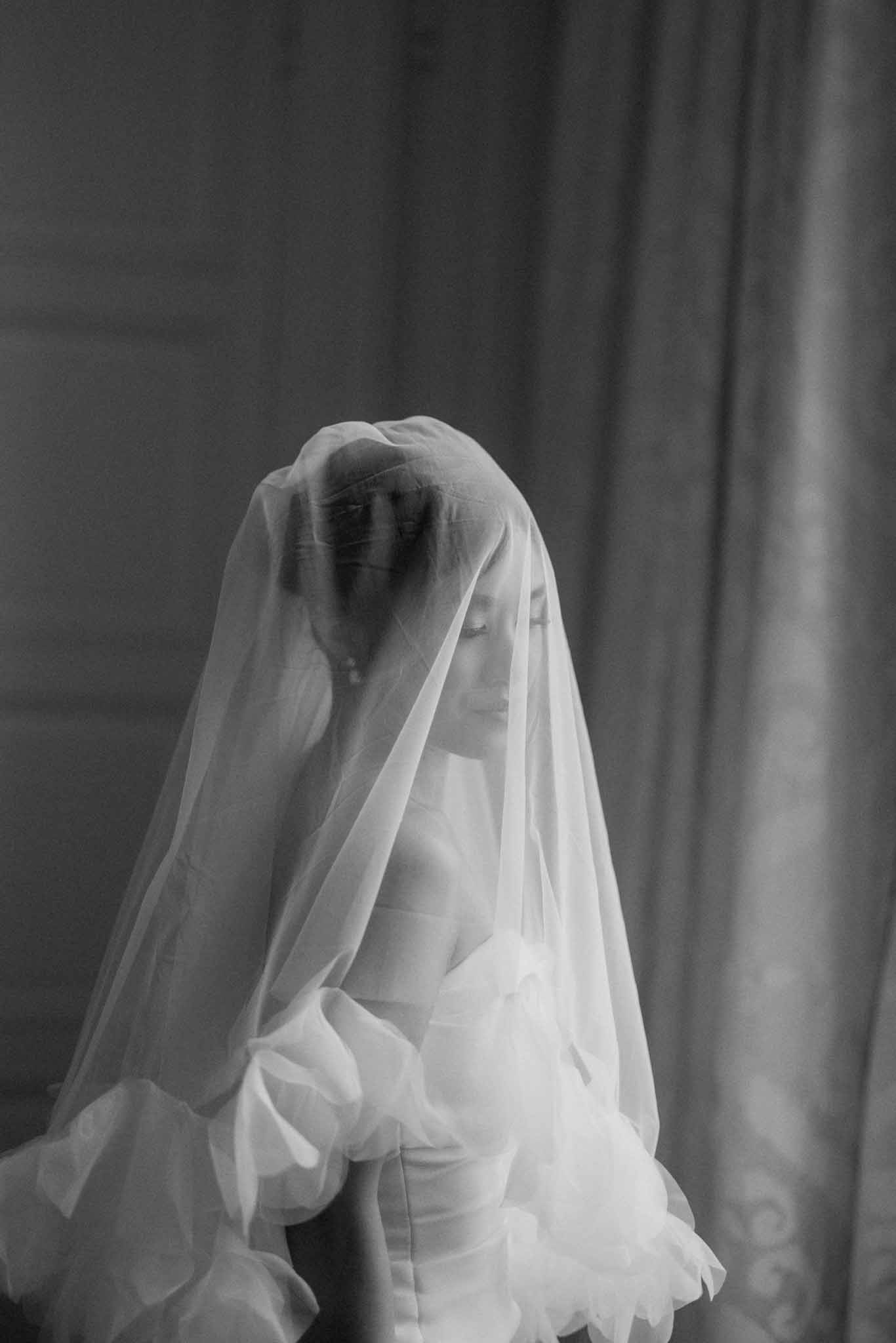 Couple portrait in the gardens of Château de Varennes during golden hour