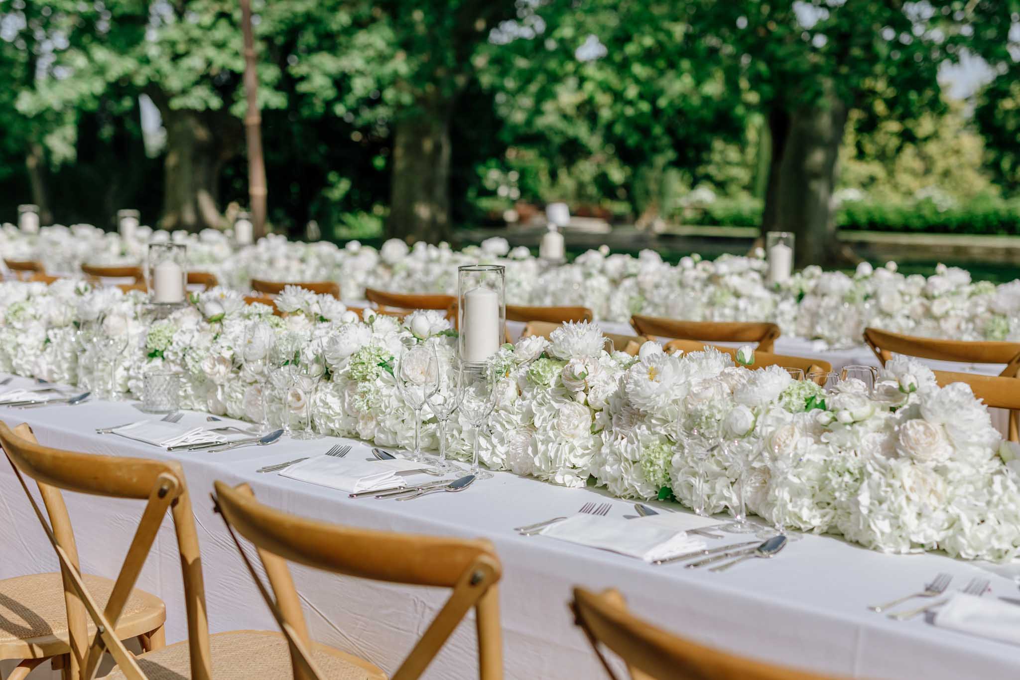Couple portrait in the grounds of Château de Sannes