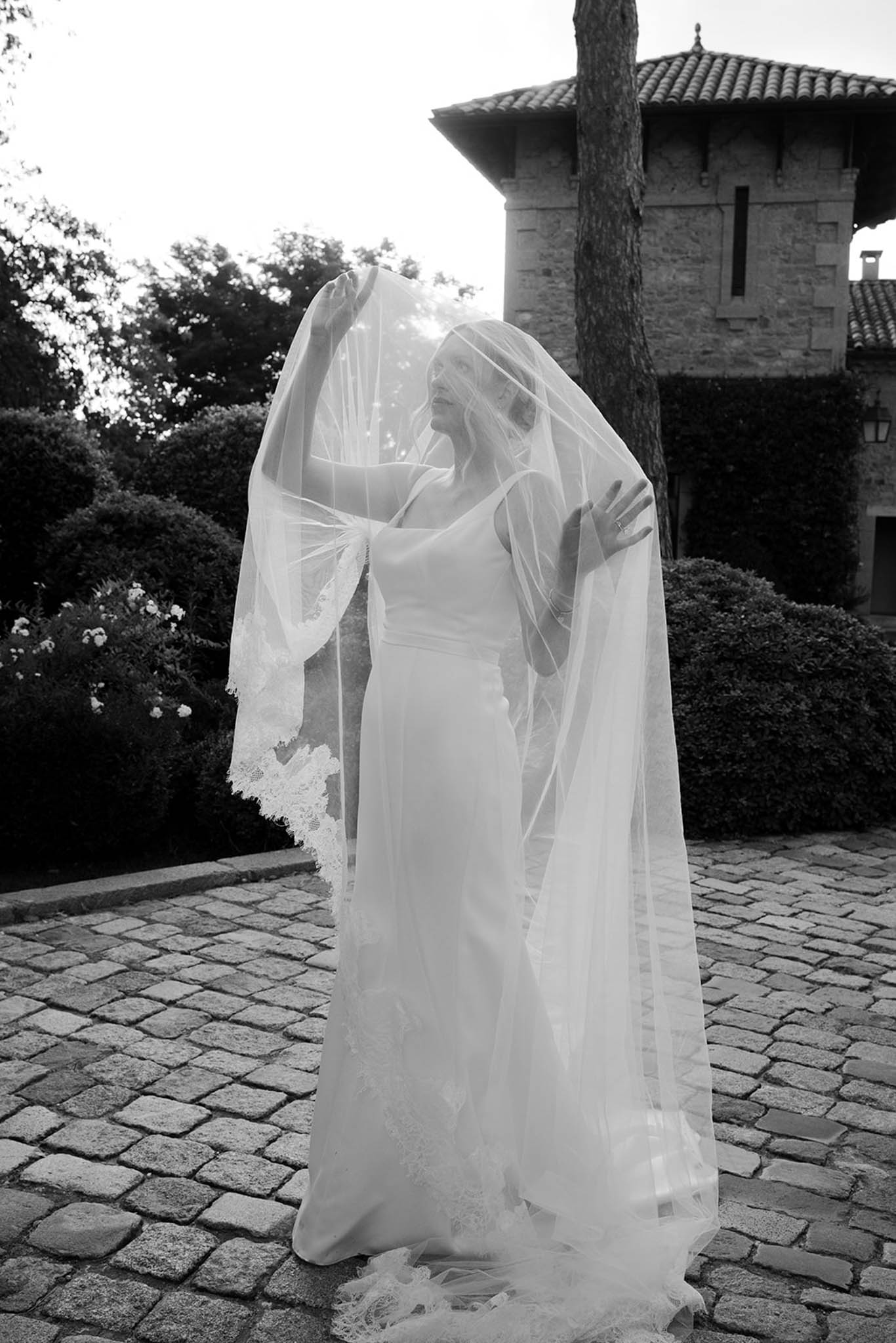 Wedding ceremony at Chateau de Fontareches destination wedding in France by Cova Production