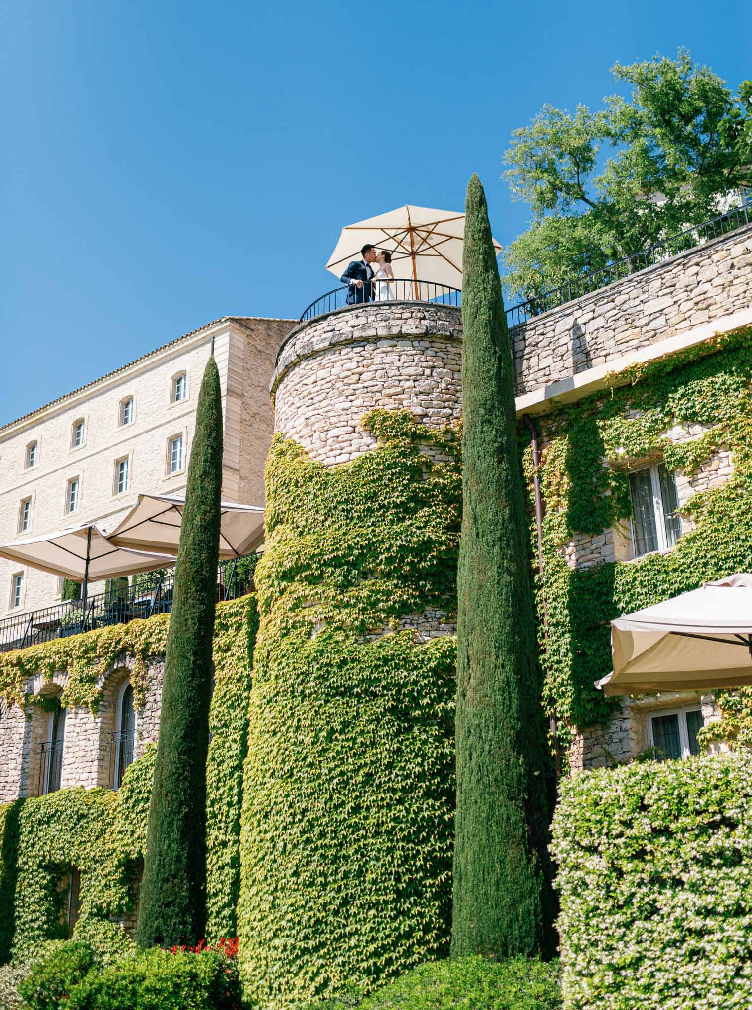 Bride and groom portrait at a Provencal bastide