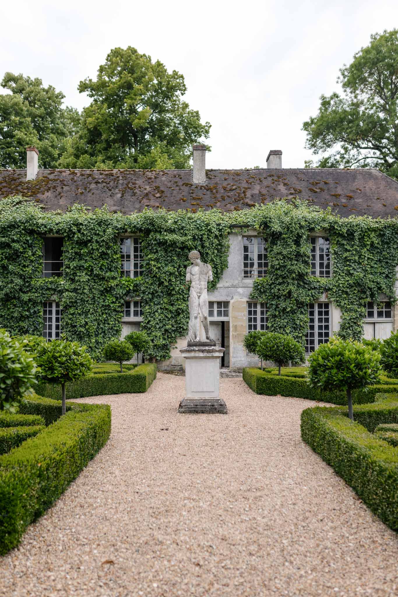 Wedding reception table setting in a garden setting