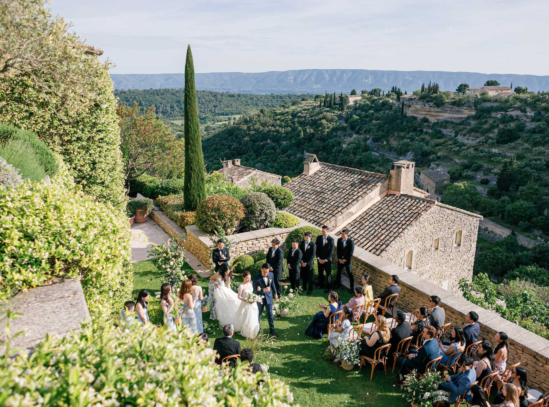 White Peonies and Japanese Restraint at Airelles Gordes, Provence