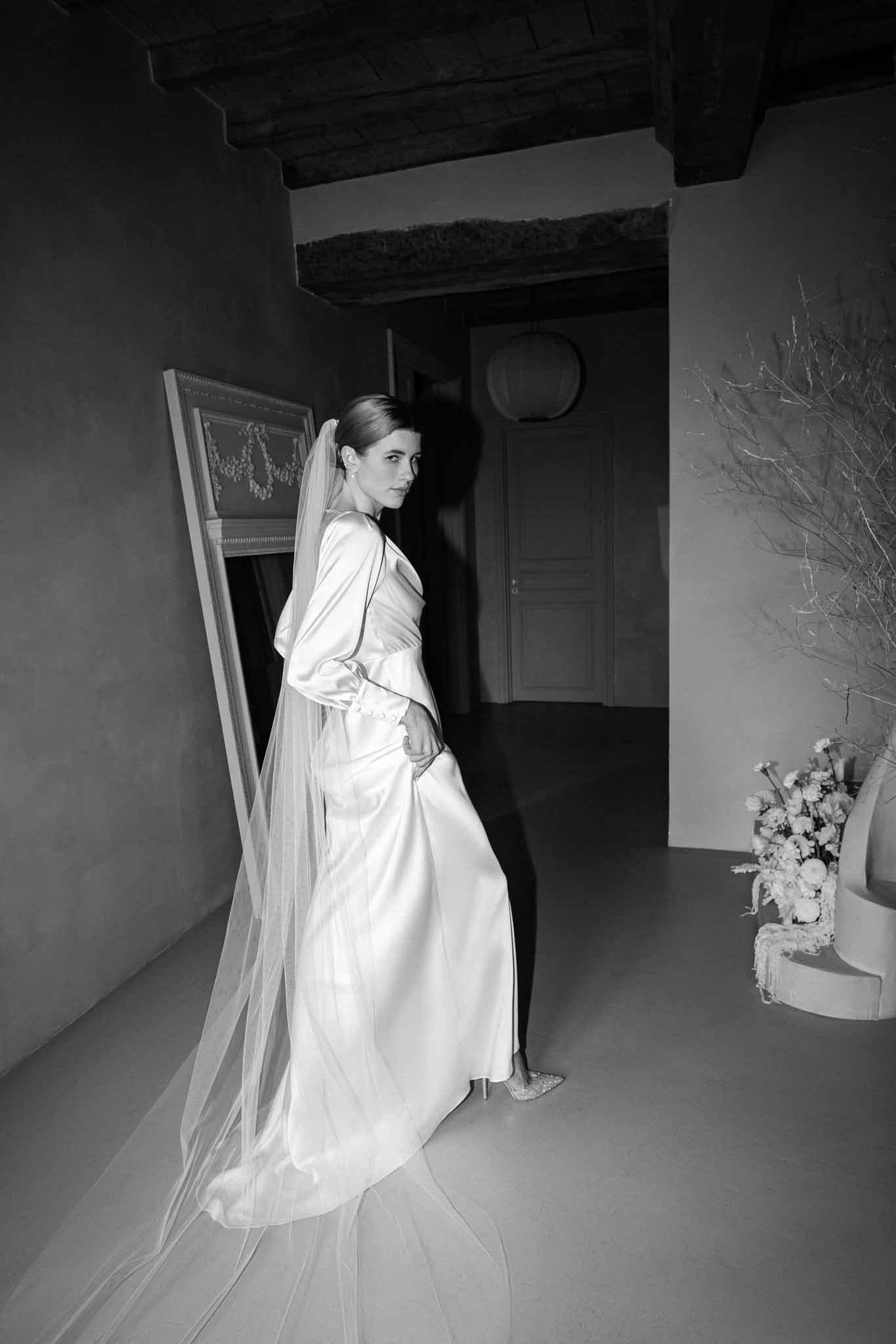 Winter wedding reception candlelit detail at Manufacture de Lectoure by Quinze Heures Quinze