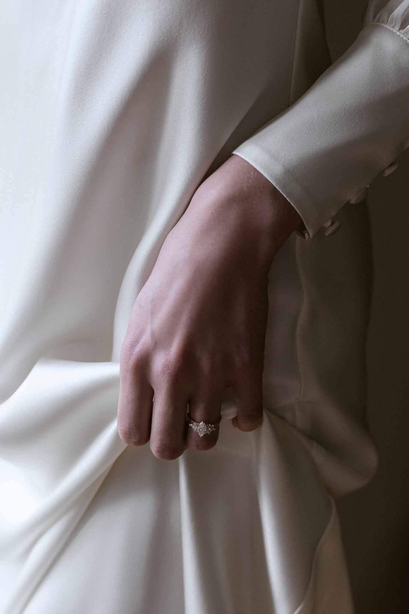 Winter wedding reception inside Manufacture de Lectoure photographed by Quinze Heures Quinze