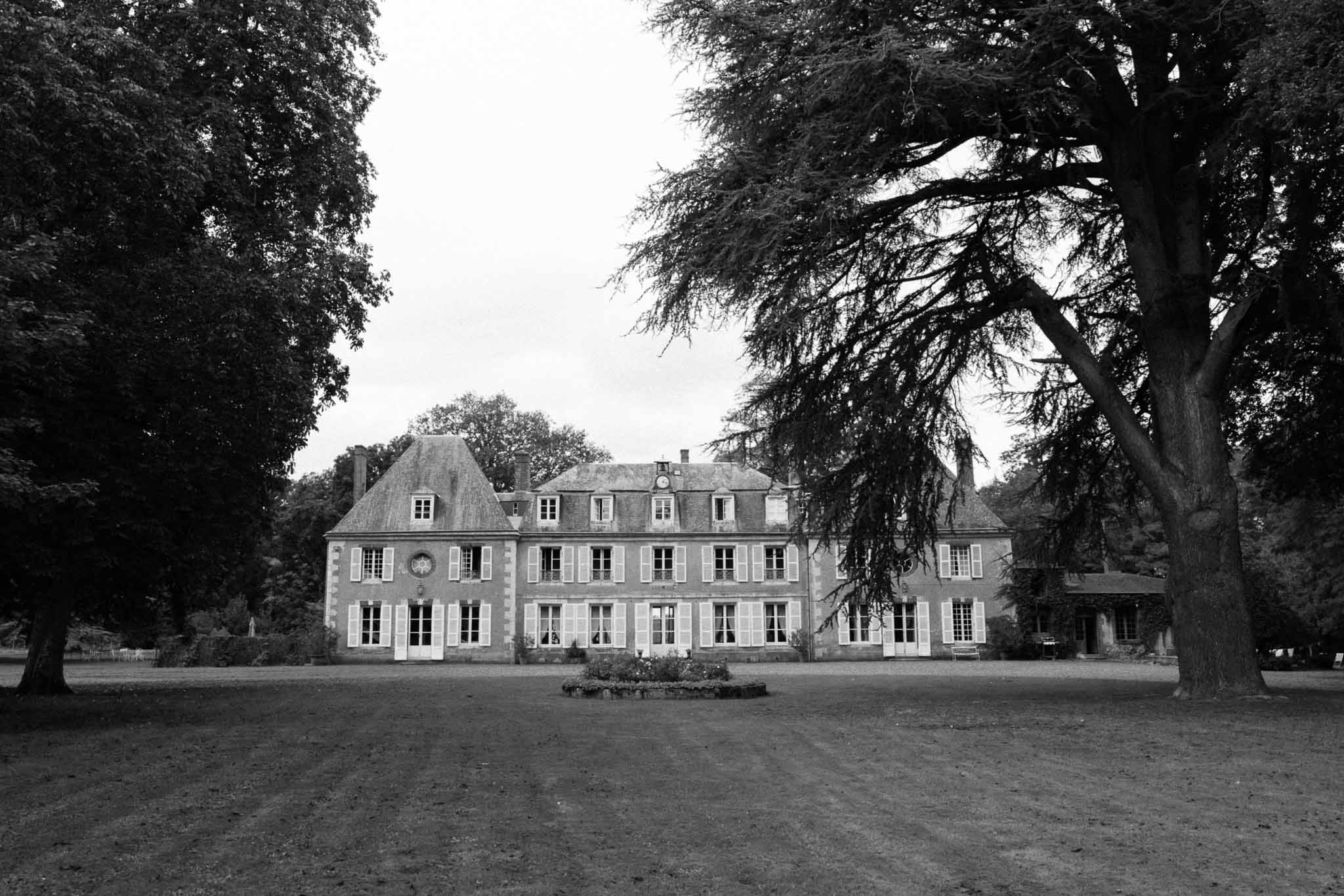 Grand French château with formal courtyard and mature trees at wedding venue
