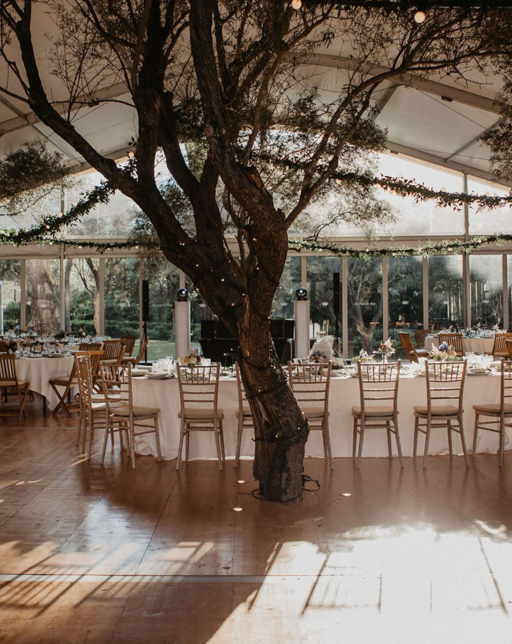 Wedding reception table setting