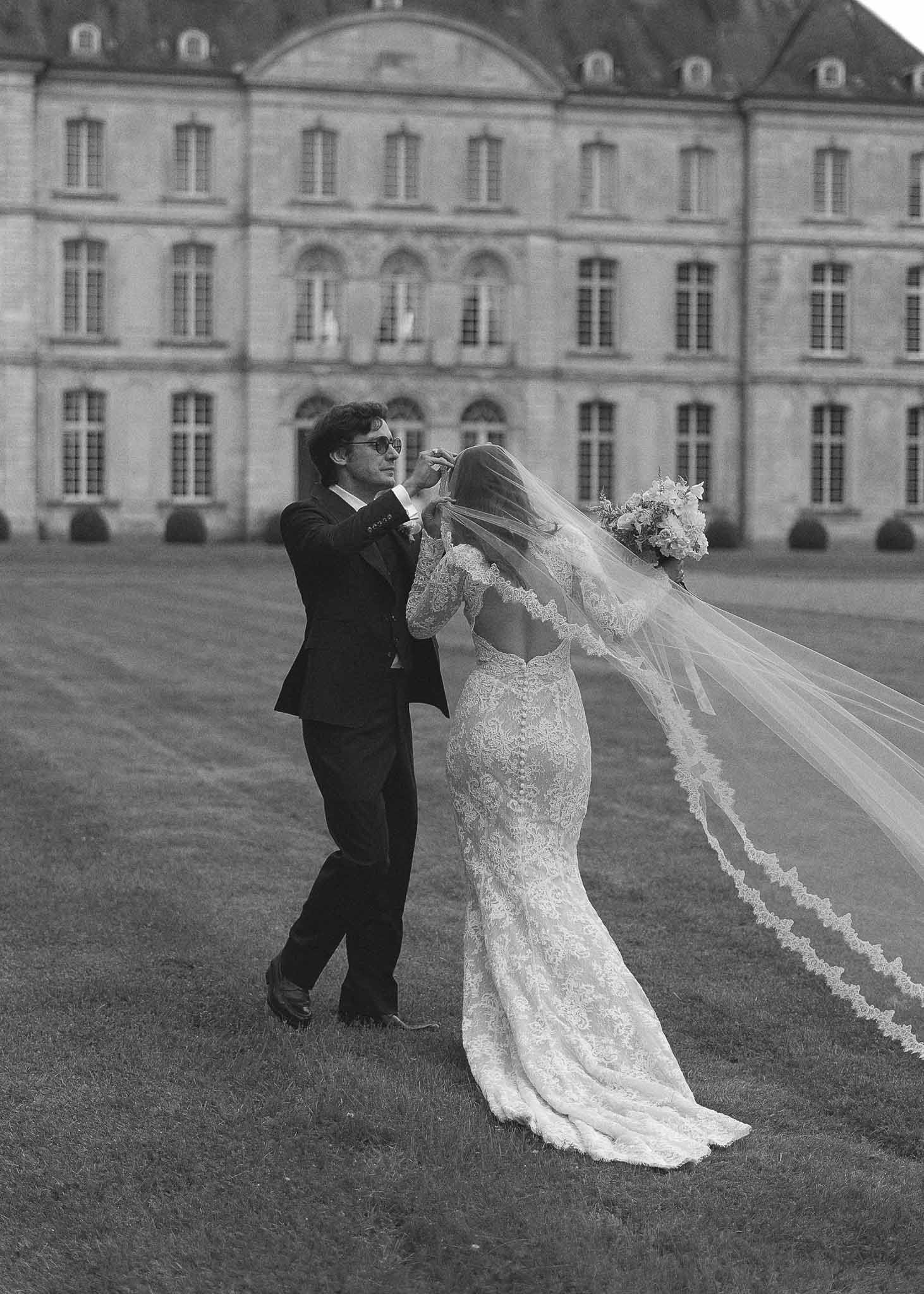 Bride and groom portrait with cathedral veil at neoclassical mansion courtyard
