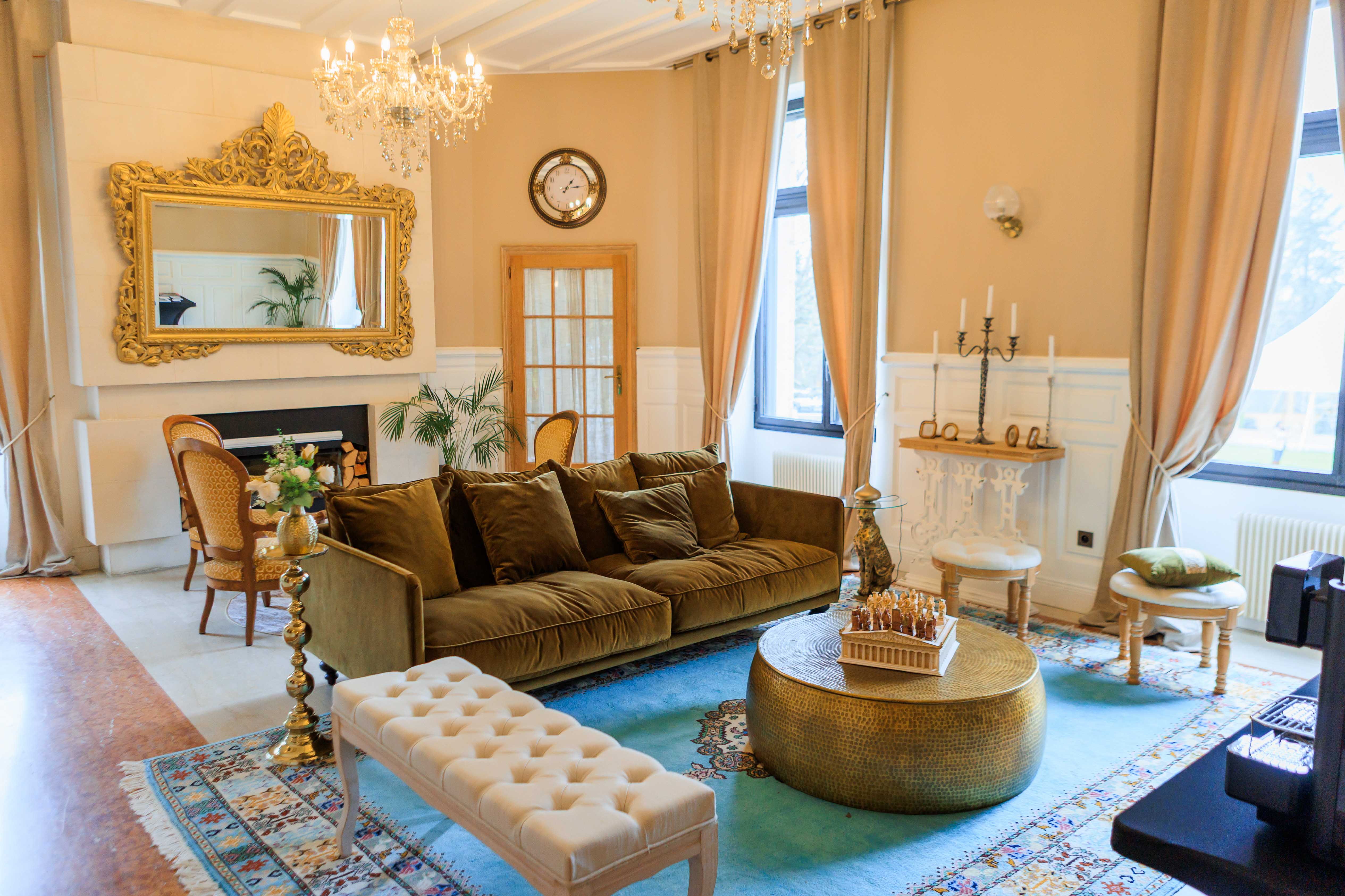 Reception table details with white roses