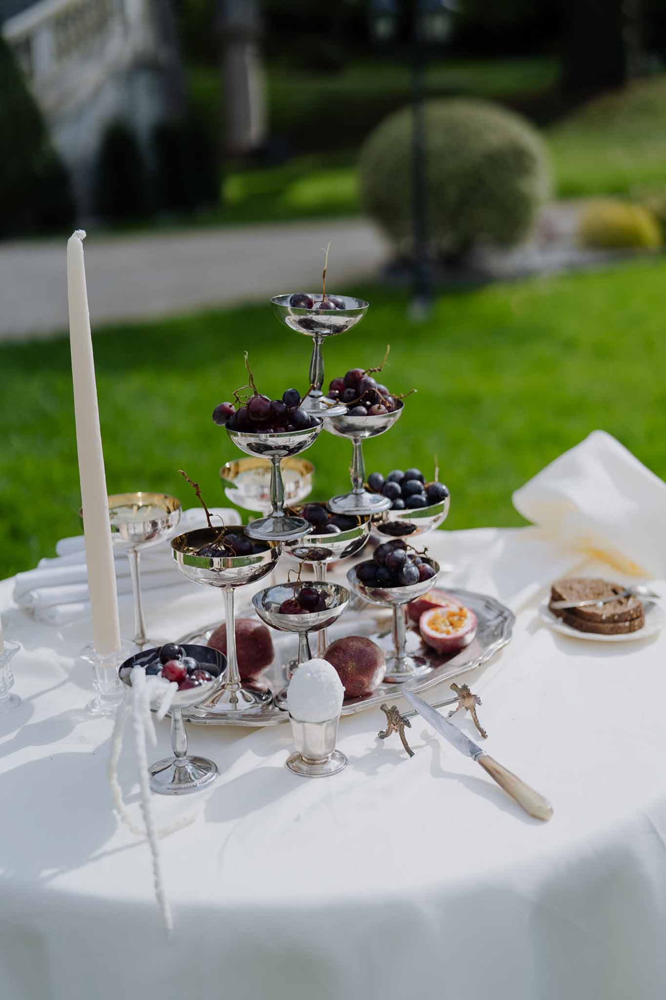 Wedding reception table setting