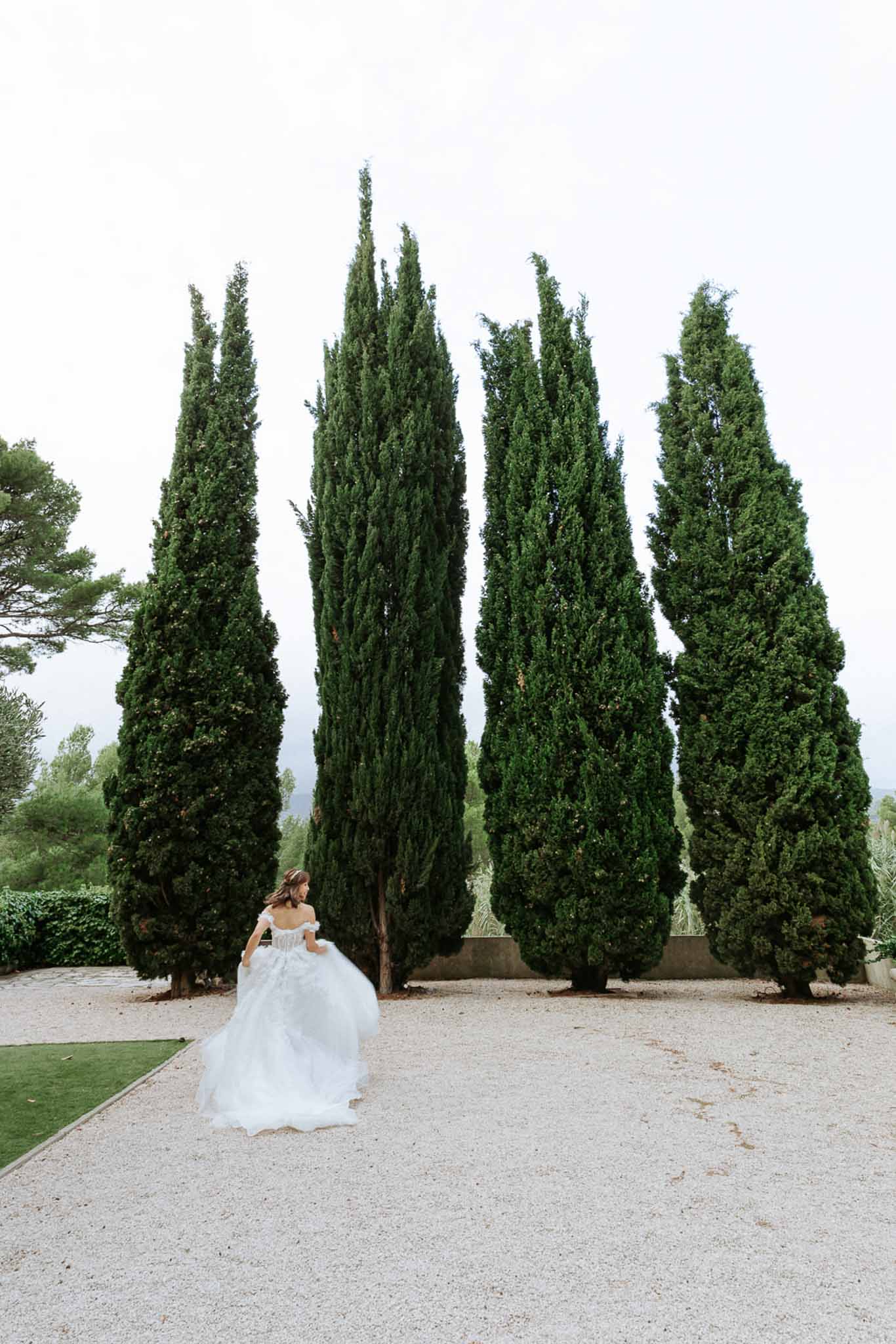 Bridal portrait in a garden