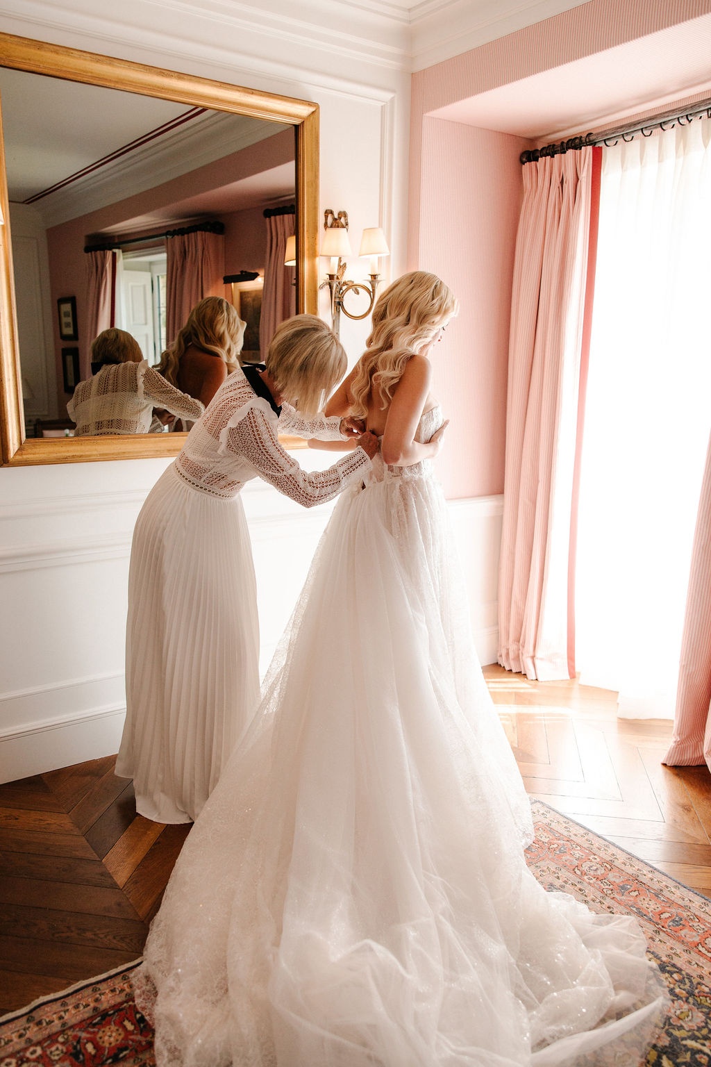 Mother helping bride into Netta Benshabu dress at Airelles Gordes La Bastide, Provence