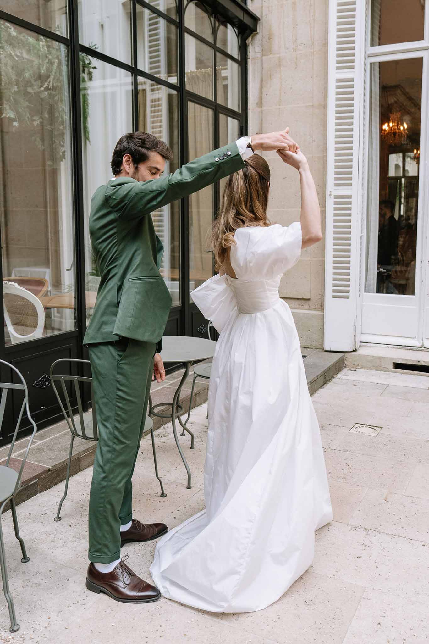 Wedding reception table setting