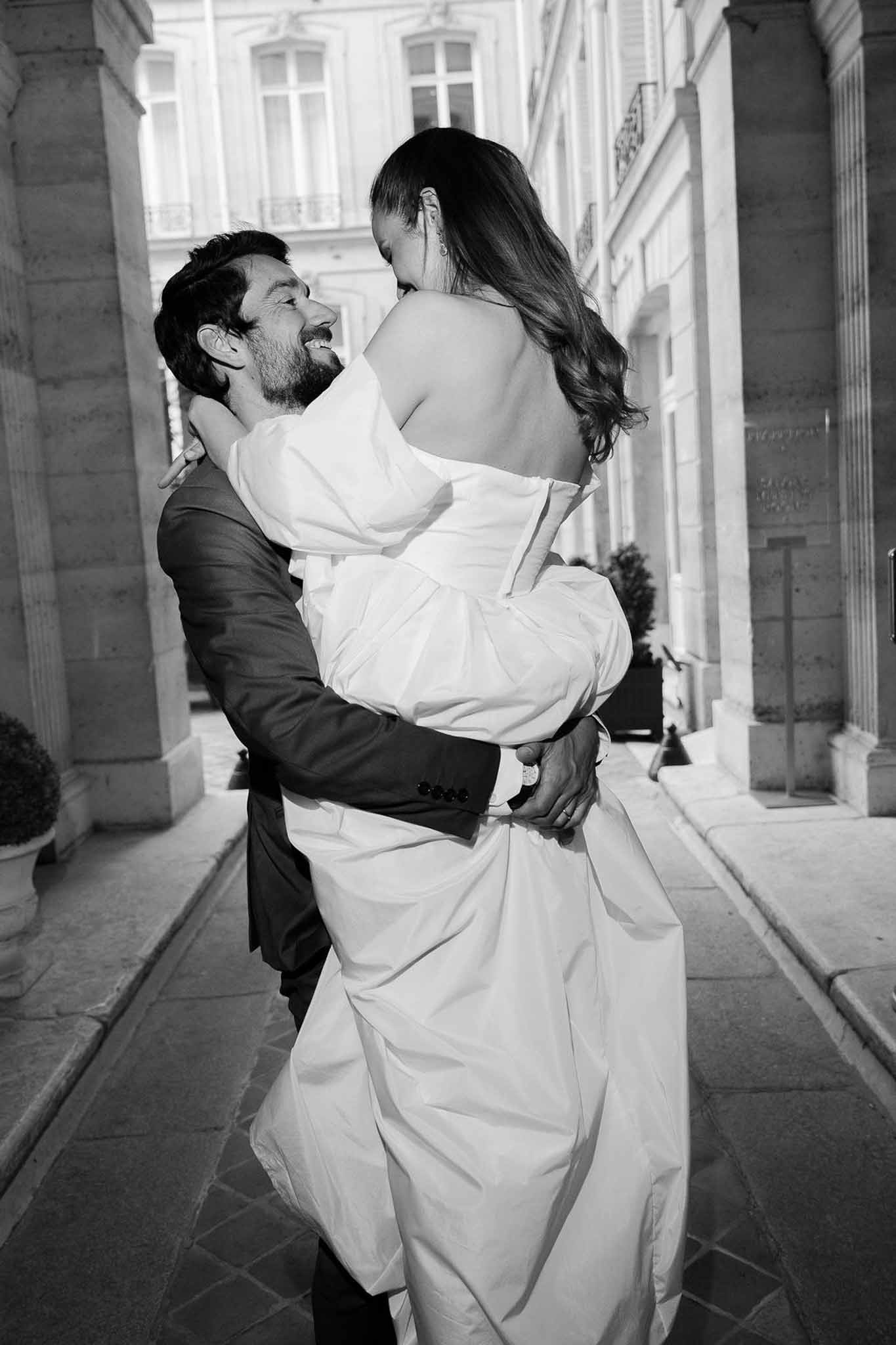 Black and white photo of bride and groom portrait in Paris