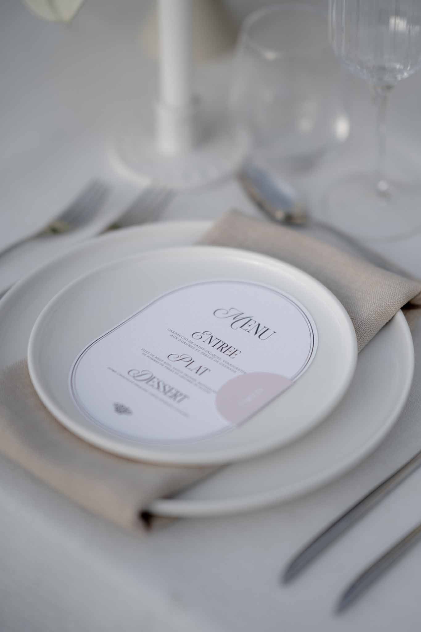 Wedding reception table setting