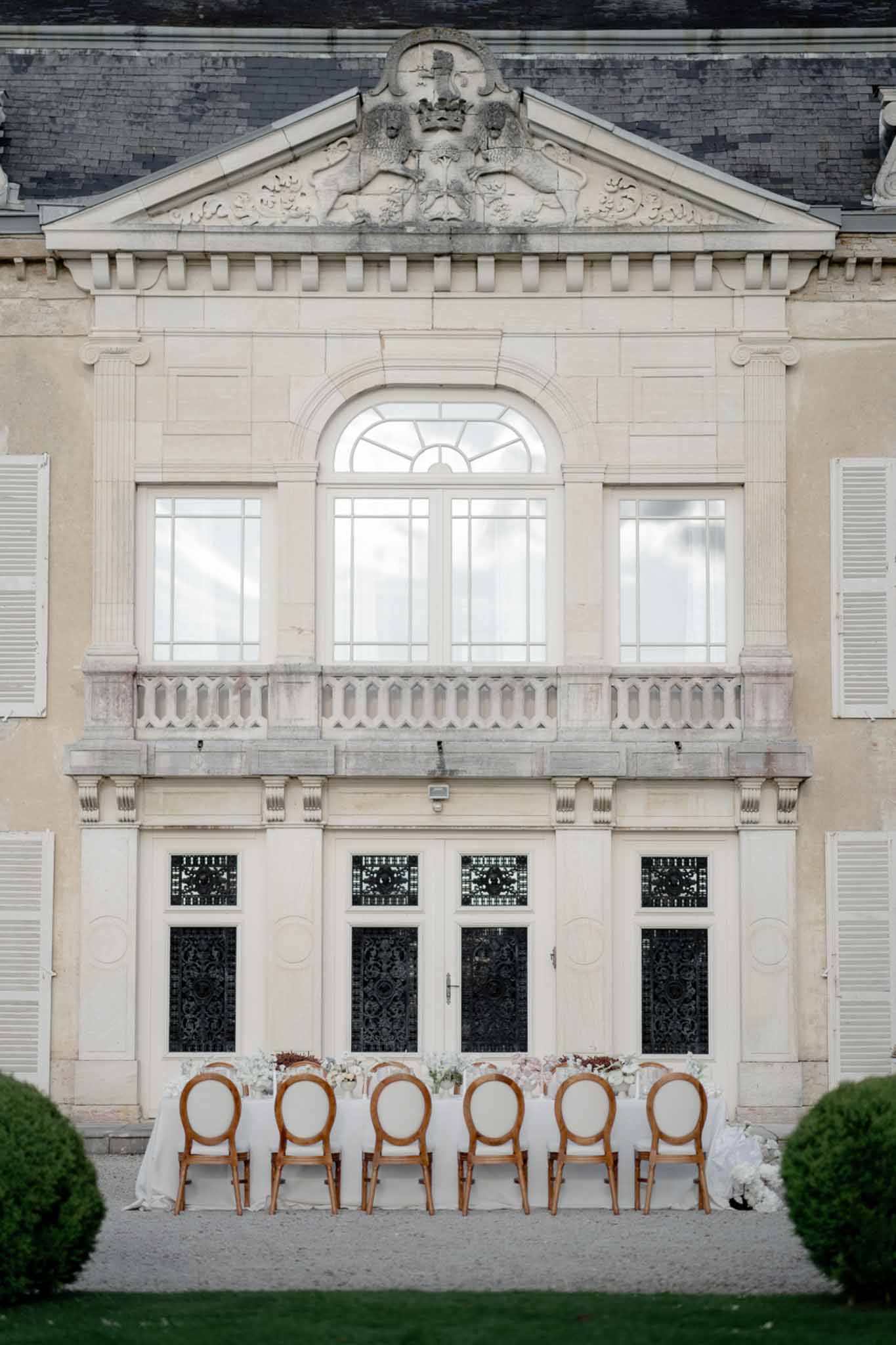 Wedding reception table setting