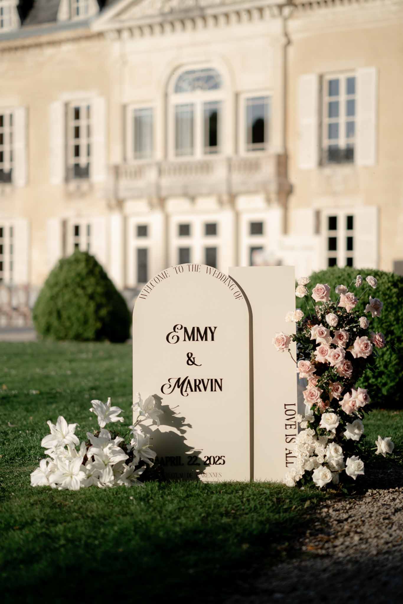 Floral arrangement with white roses