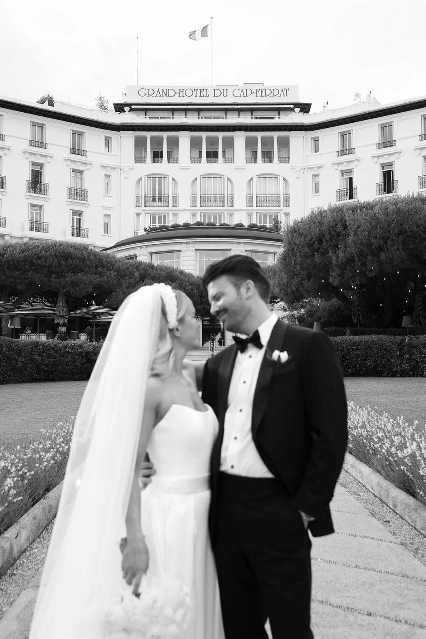 Black and white photo of bride and groom portrait in a garden