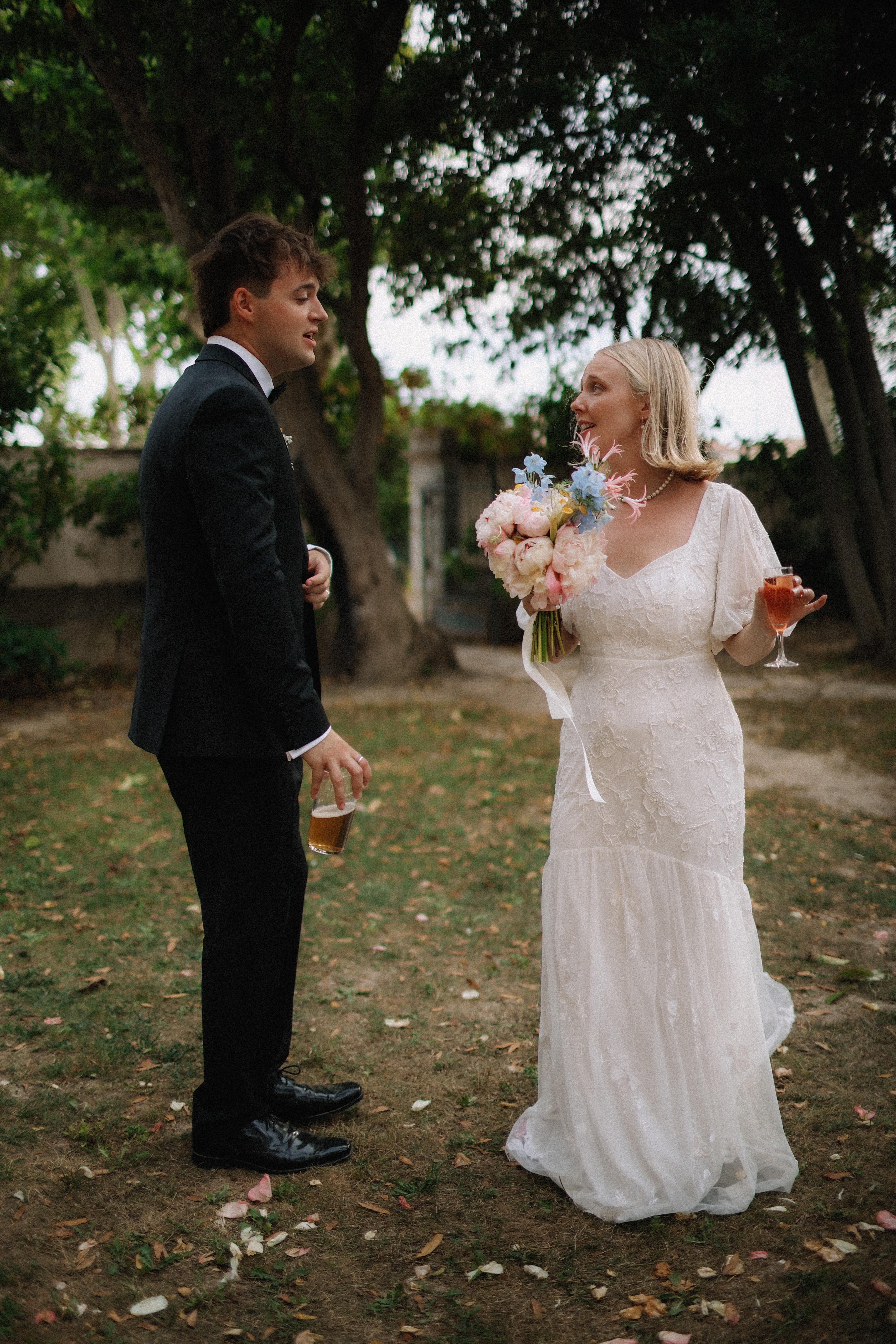 Couple laughing during cocktail hour with drinks at Chateau du Puits es Pratx, Ginestas