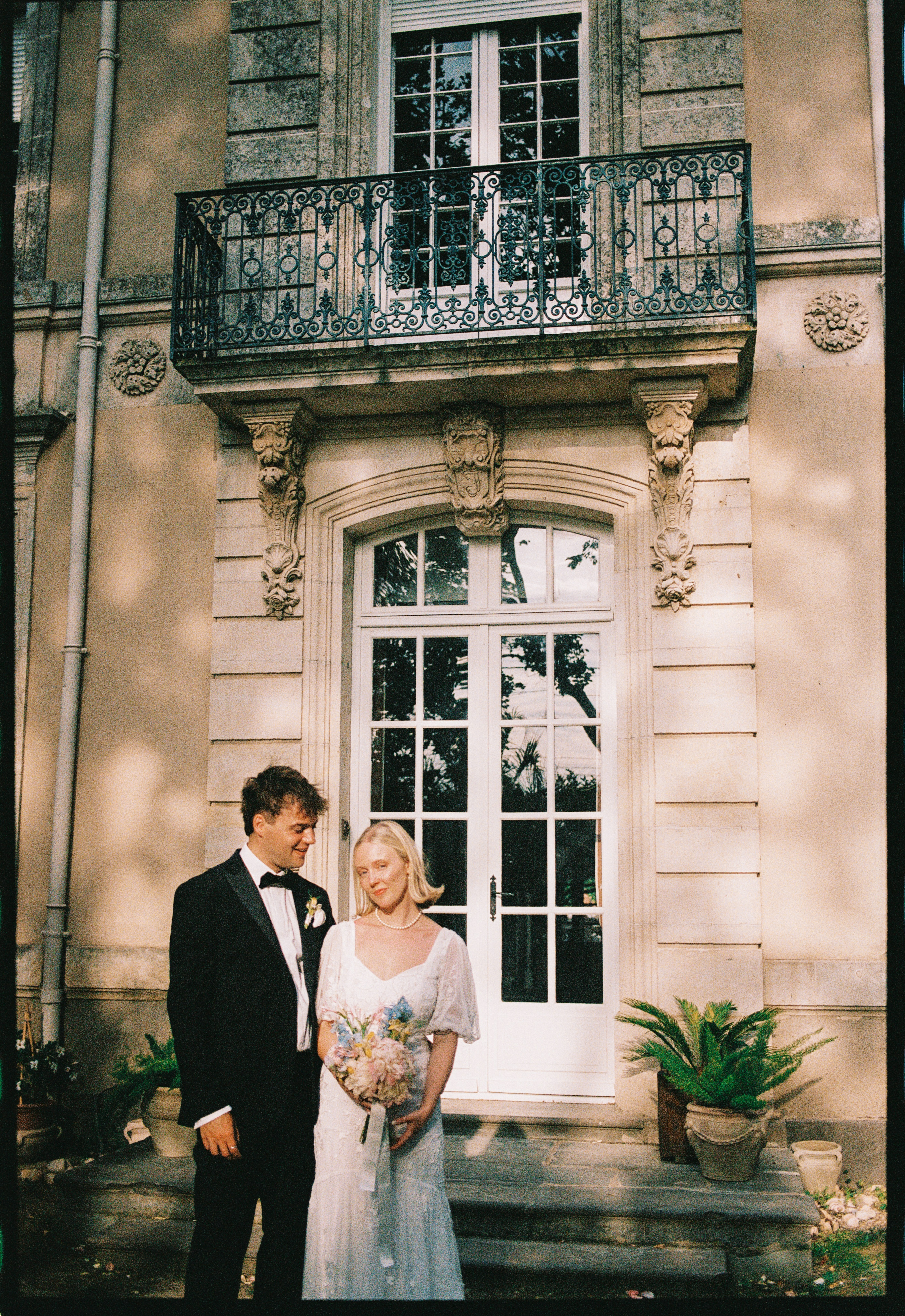 Couple at base of chateau facade at Chateau du Puits es Pratx, Ginestas