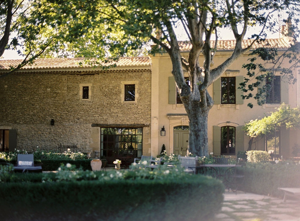 bridesmaids assembled with bouquets at La Bastide de Laurence, Provence
