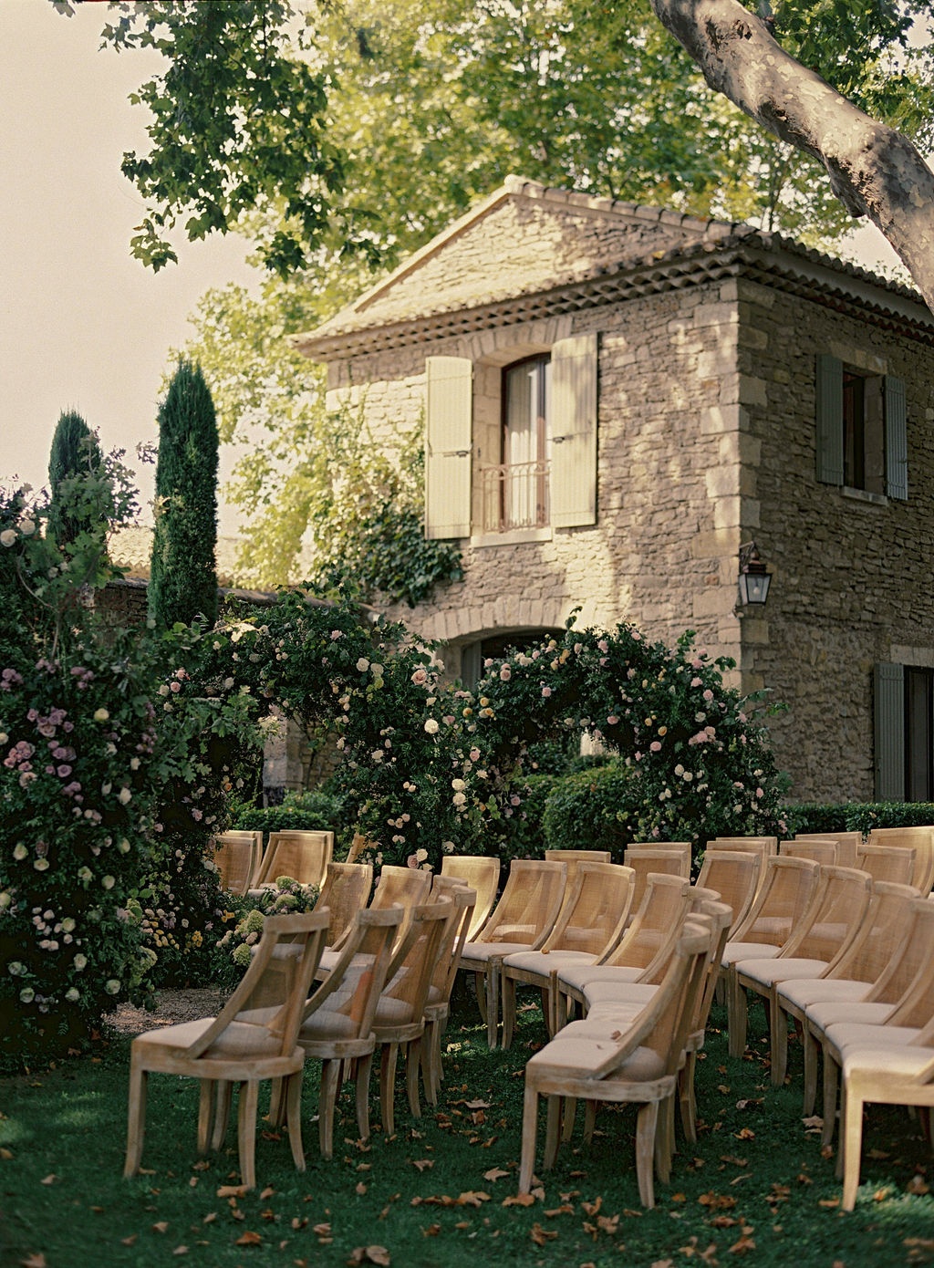 ring exchange beneath the hydrangea arch at La Bastide de Laurence, Provence