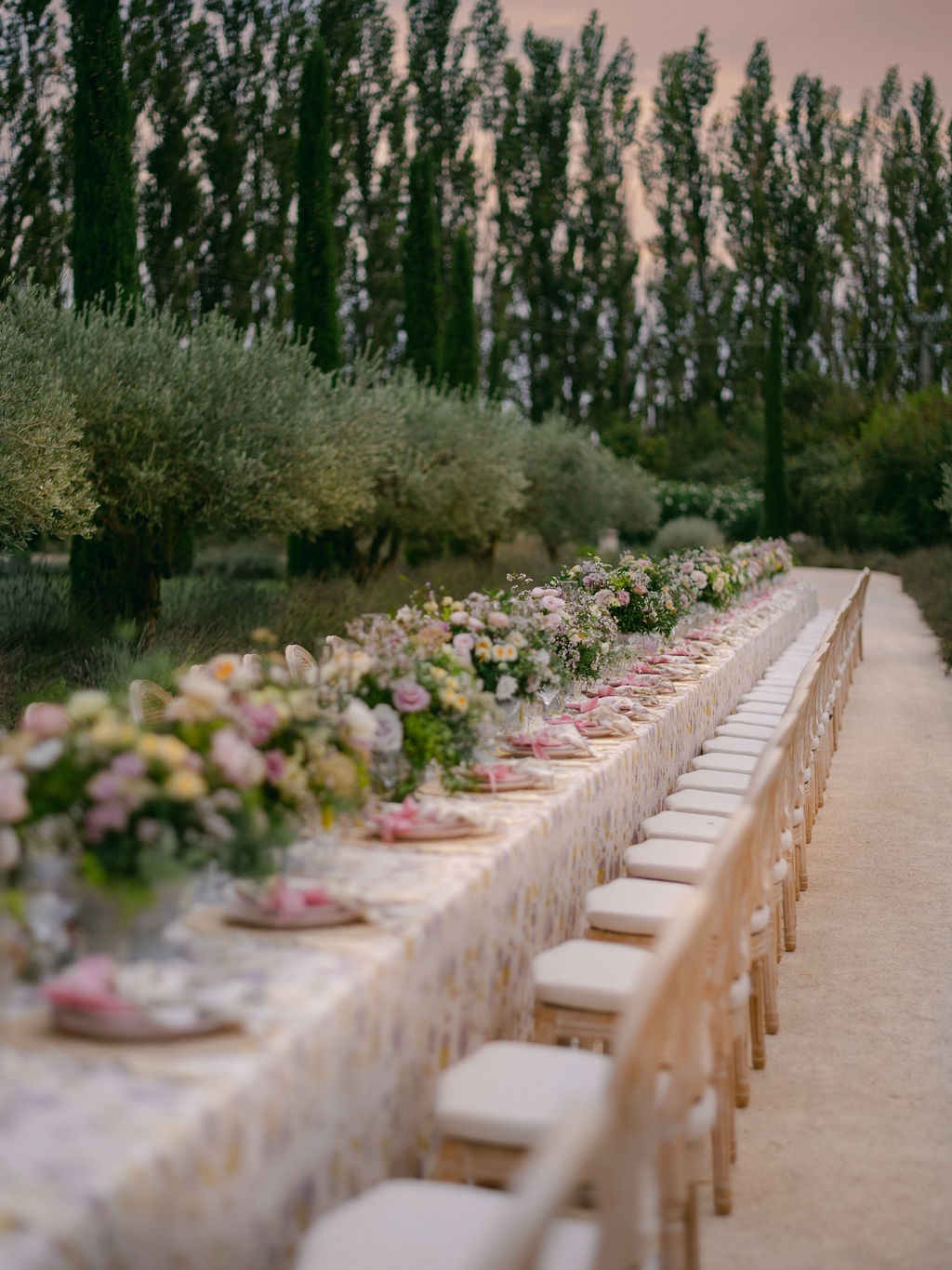 low centerpiece of garden roses and phlox at La Bastide de Laurence, Provence