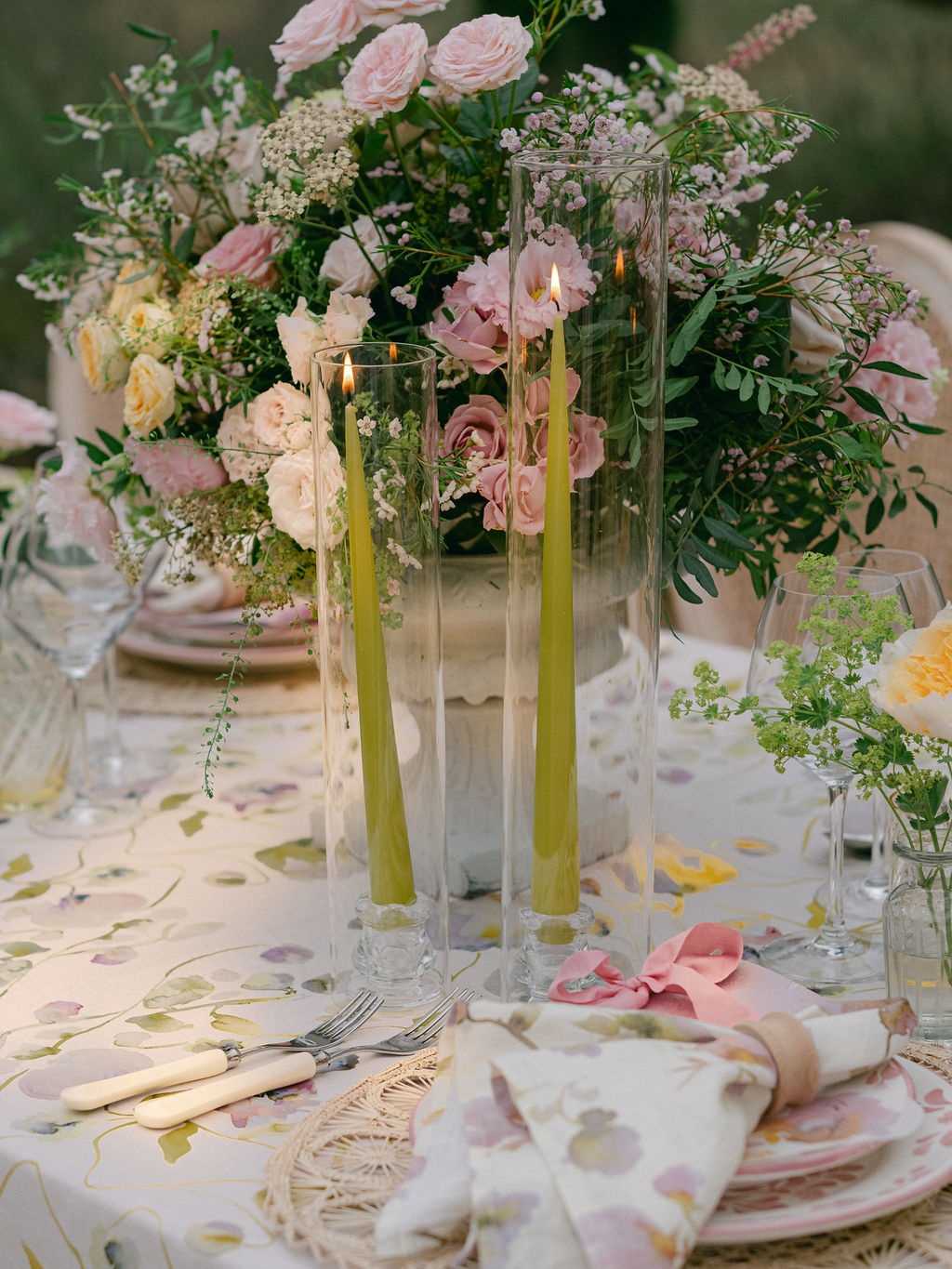 low florals and pink ribboned napkins at La Bastide de Laurence, Provence