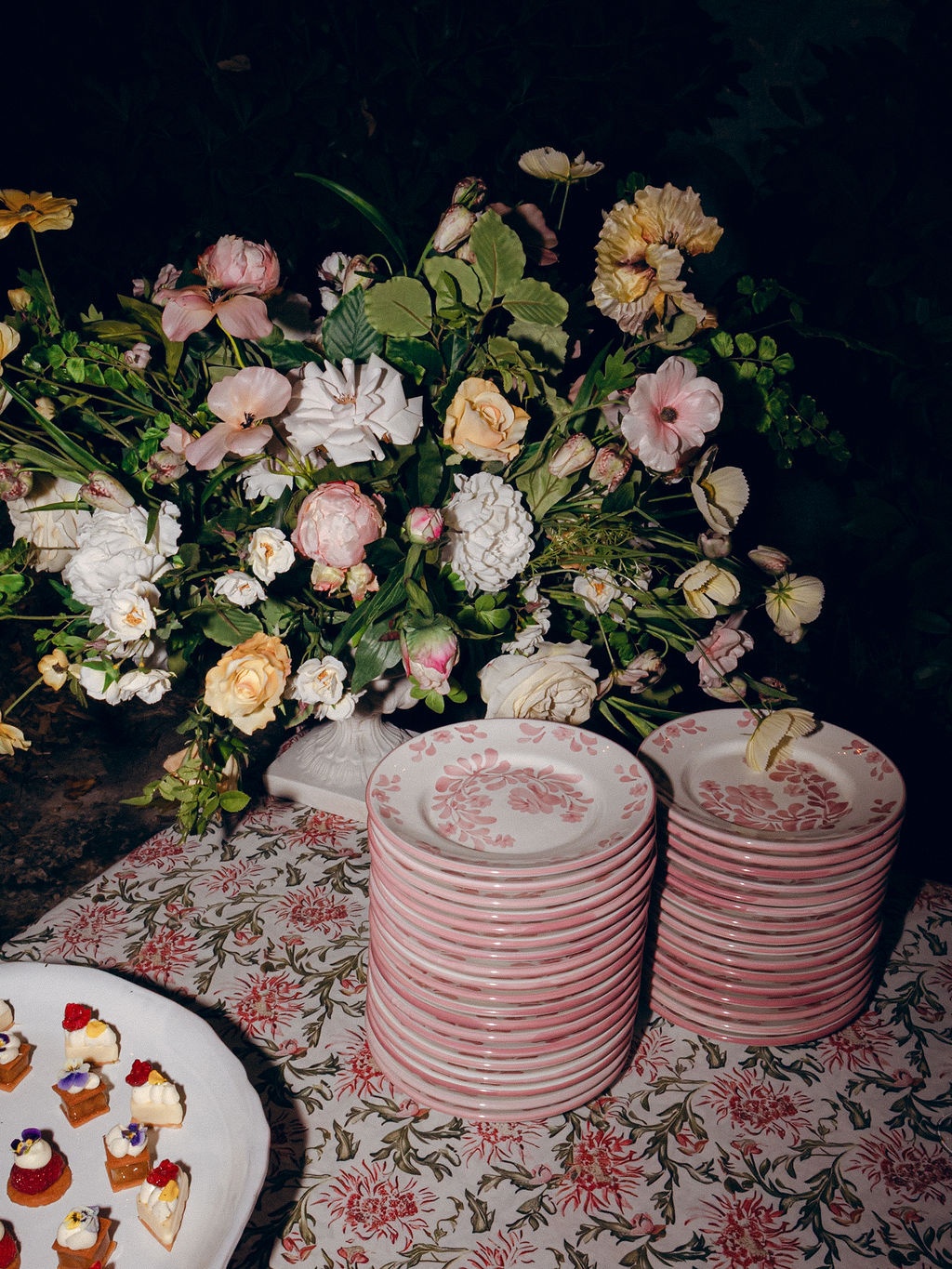 guests lifted on the dance floor at La Bastide de Laurence, Provence