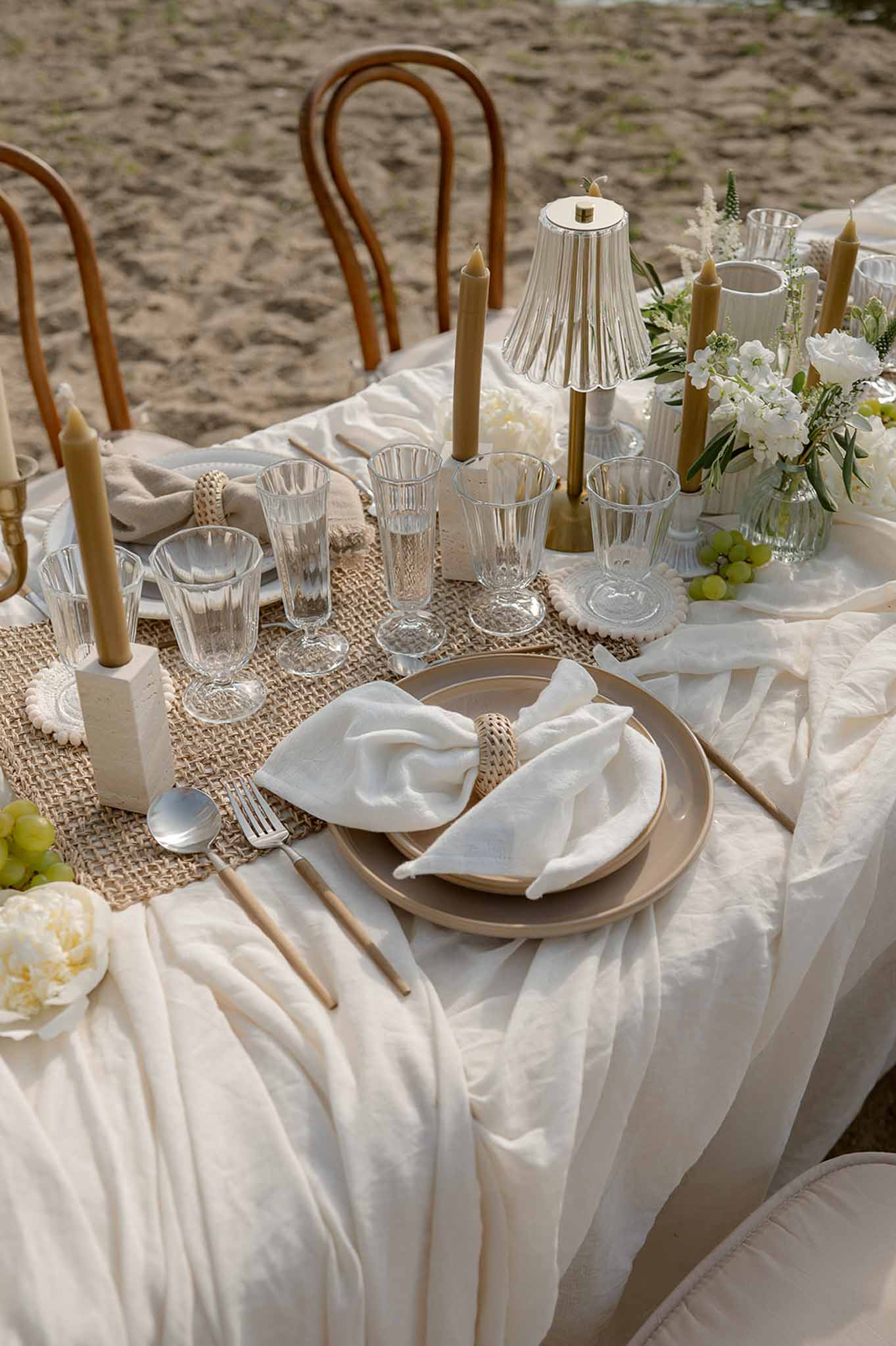 Place setting with gold candles and ceramic plates at Plage d'Apremont-sur-Allier