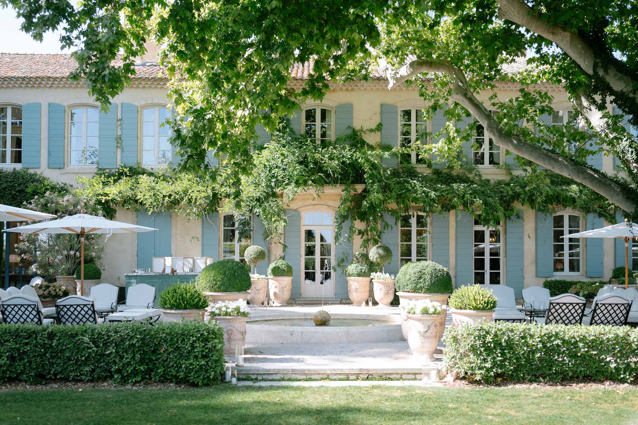 Sage Green Toile and Garden Dining at Le Mas des Poiriers, Provence