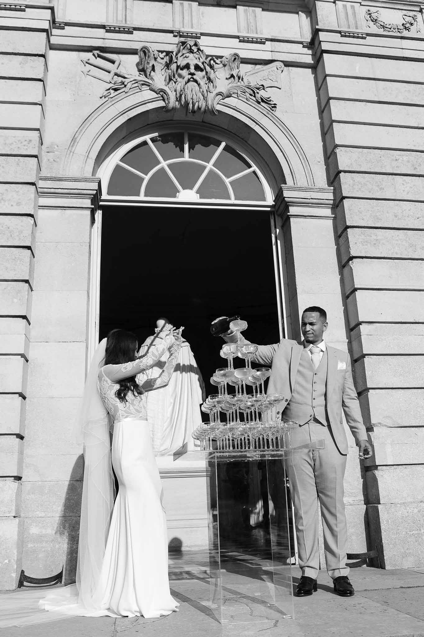 Black and white photo of wedding cocktail hour