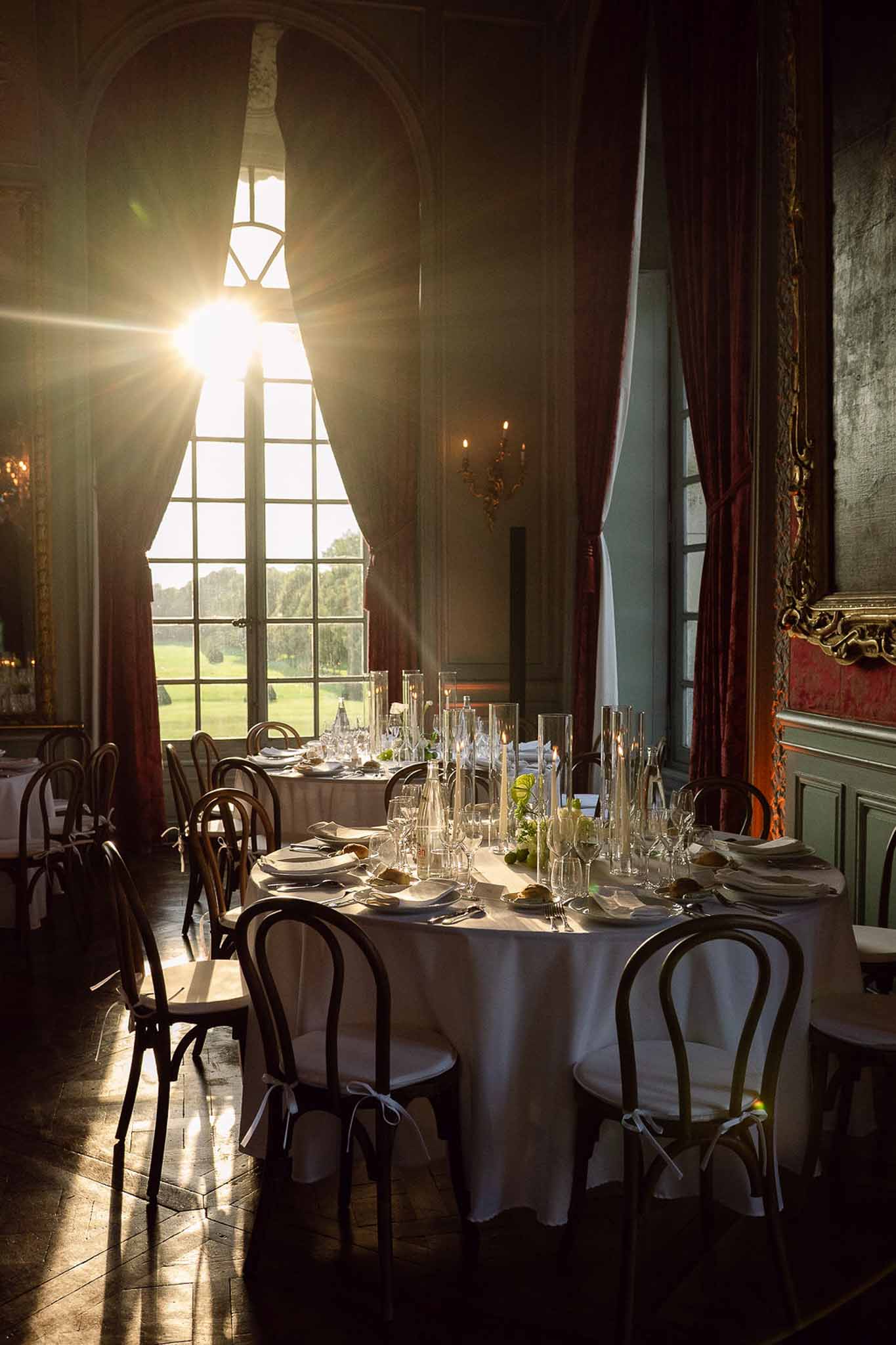 Wedding reception table setting