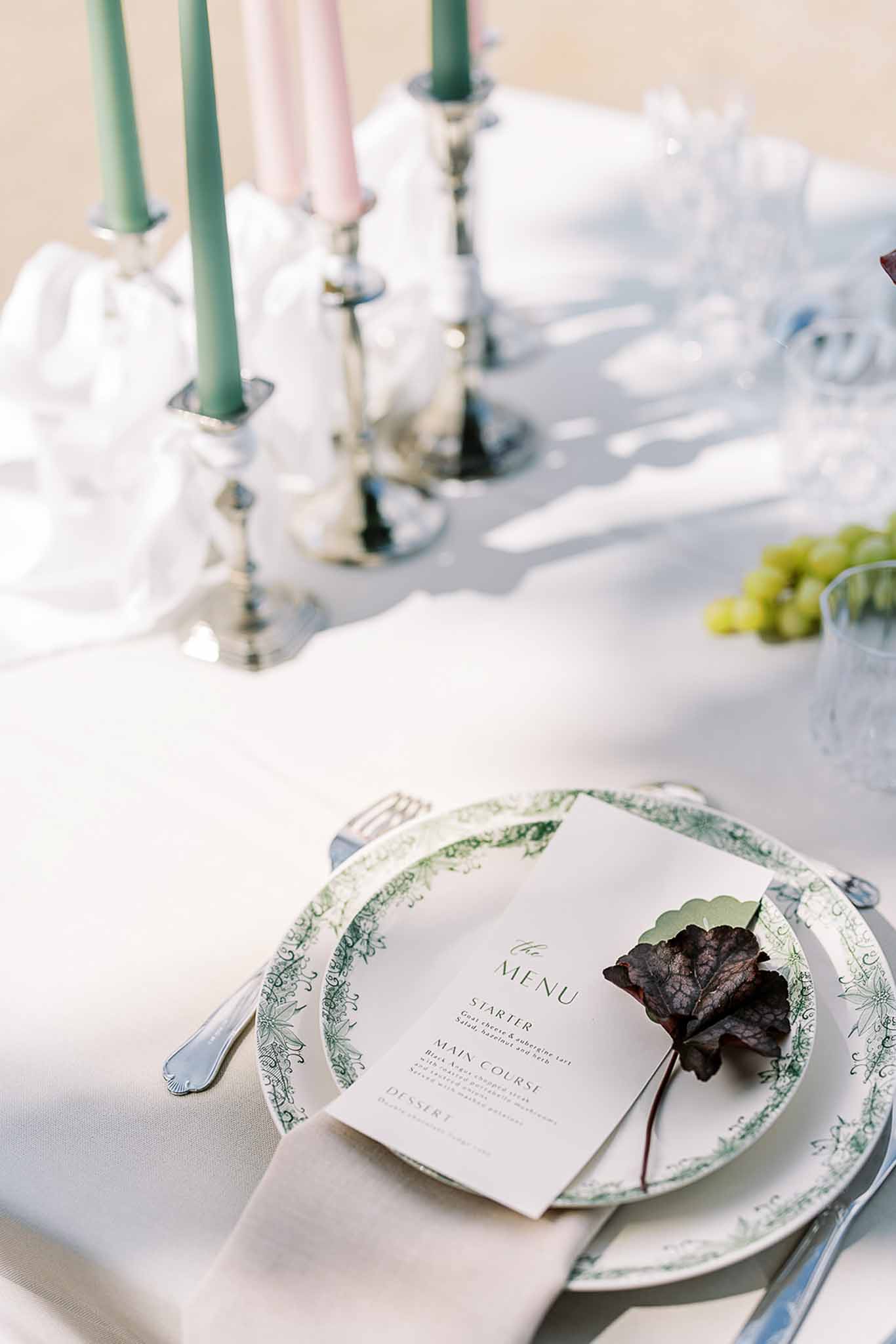 Wedding reception table setting