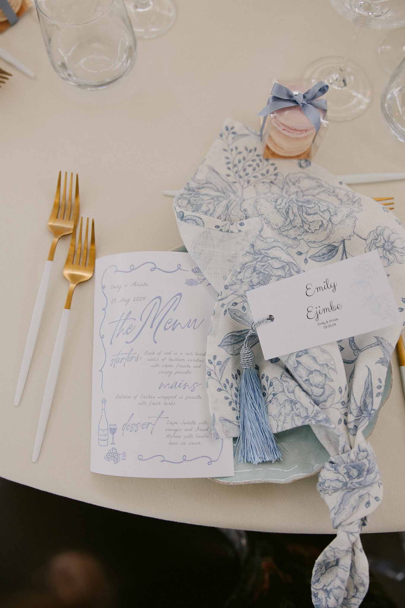 Wedding reception table setting