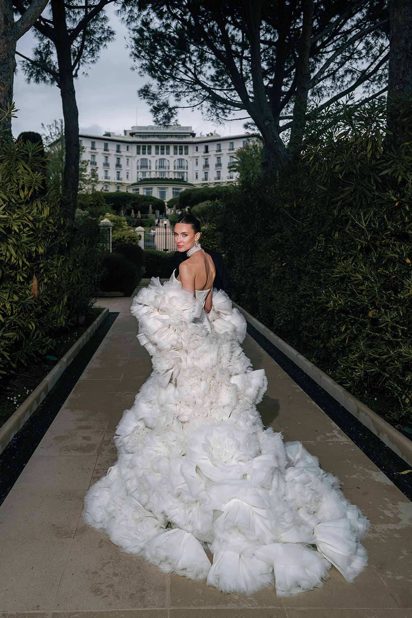 Bridal portrait in a garden