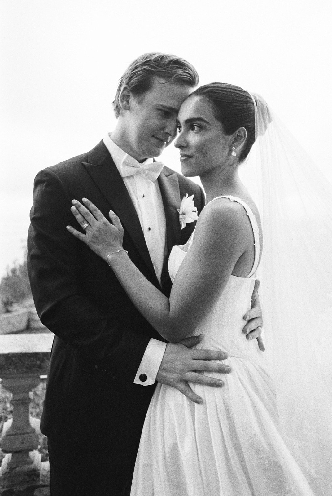 Couple embrace on terrace at Domaine Rocabella black and white