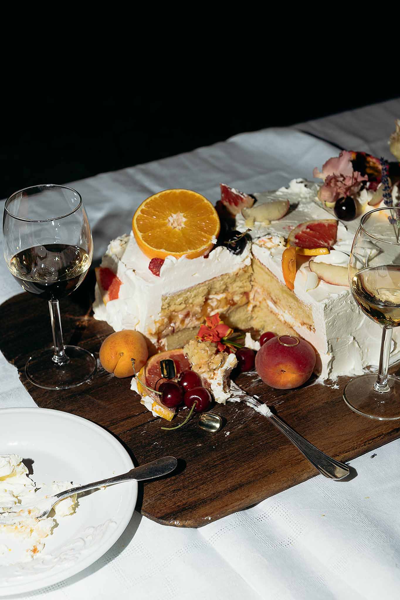 Close-up of fruit-topped cake slice with champagne at the Bastide des Barattes market reception