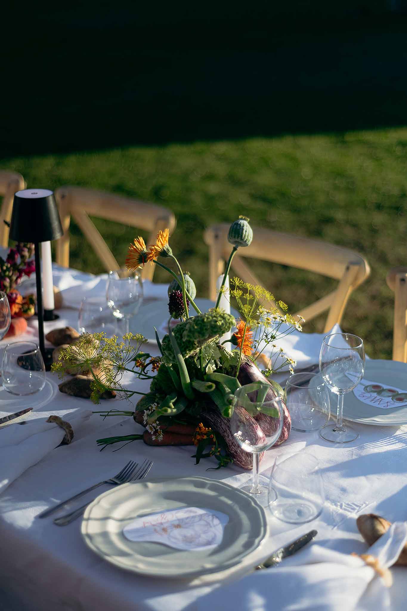 Golden hour centerpiece of food, vegetables and florals at Bastide des Barattes market reception table