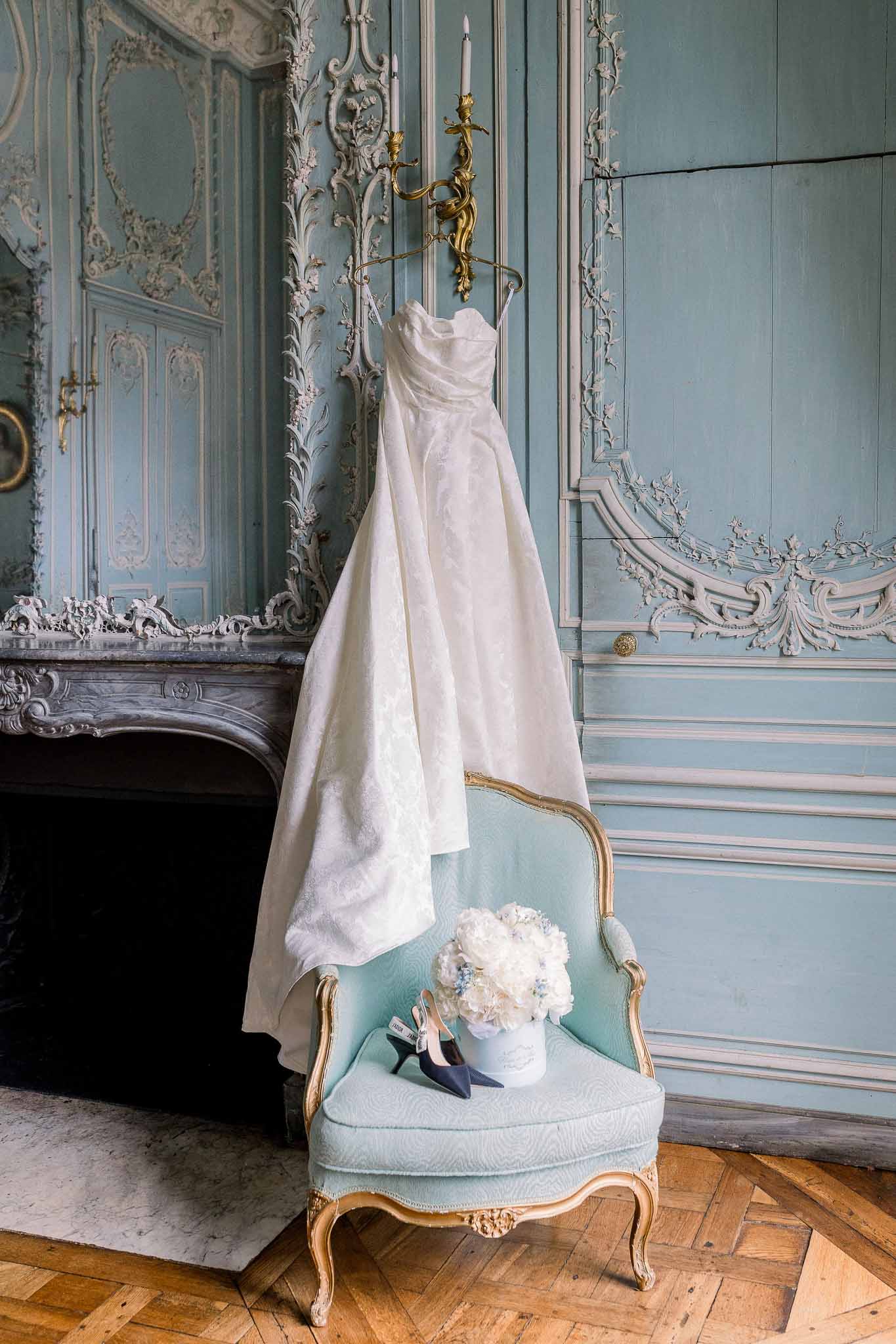 Wedding rings with hydrangeas