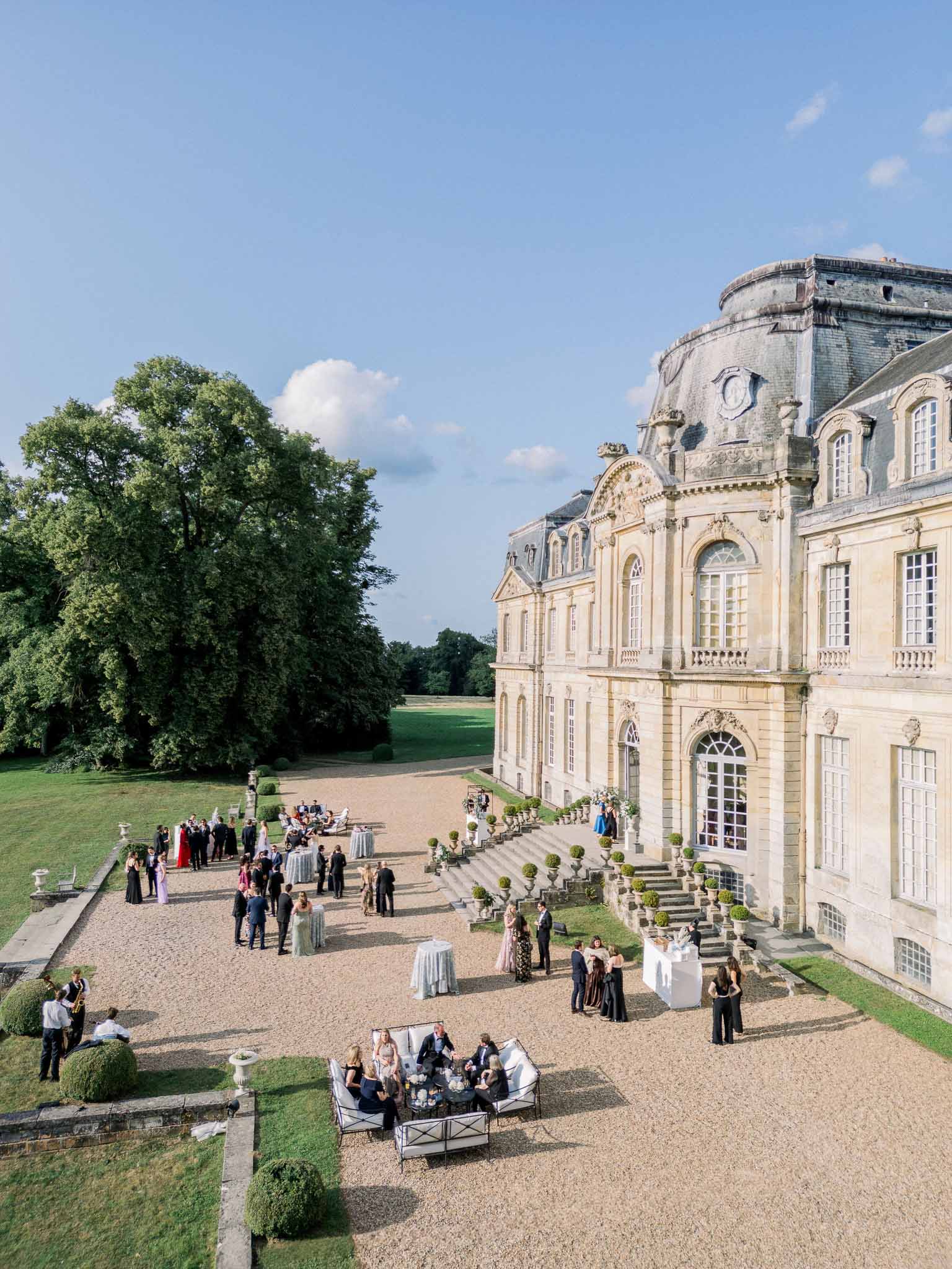 Wedding cocktail hour