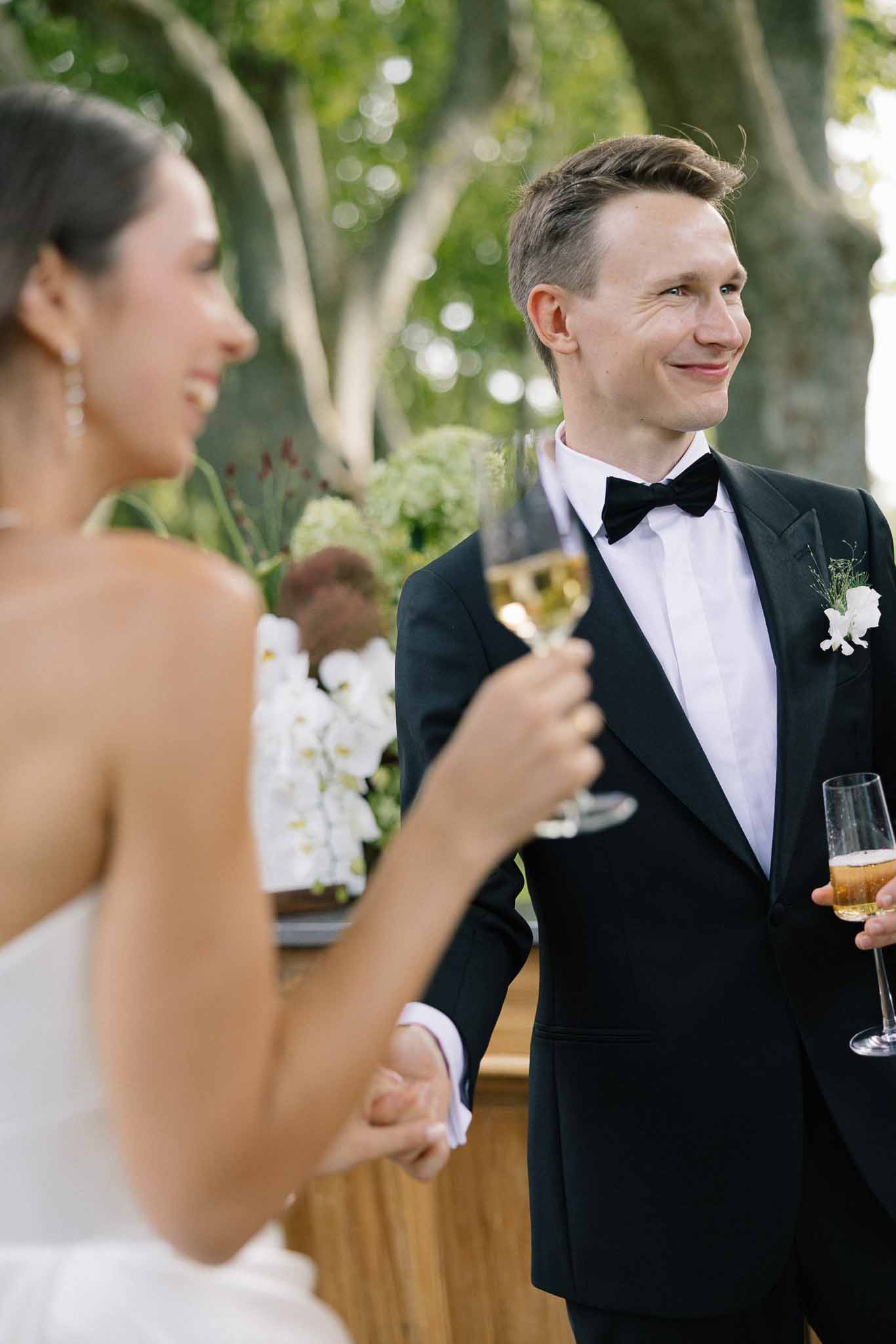 Black and white photo of wedding cocktail hour