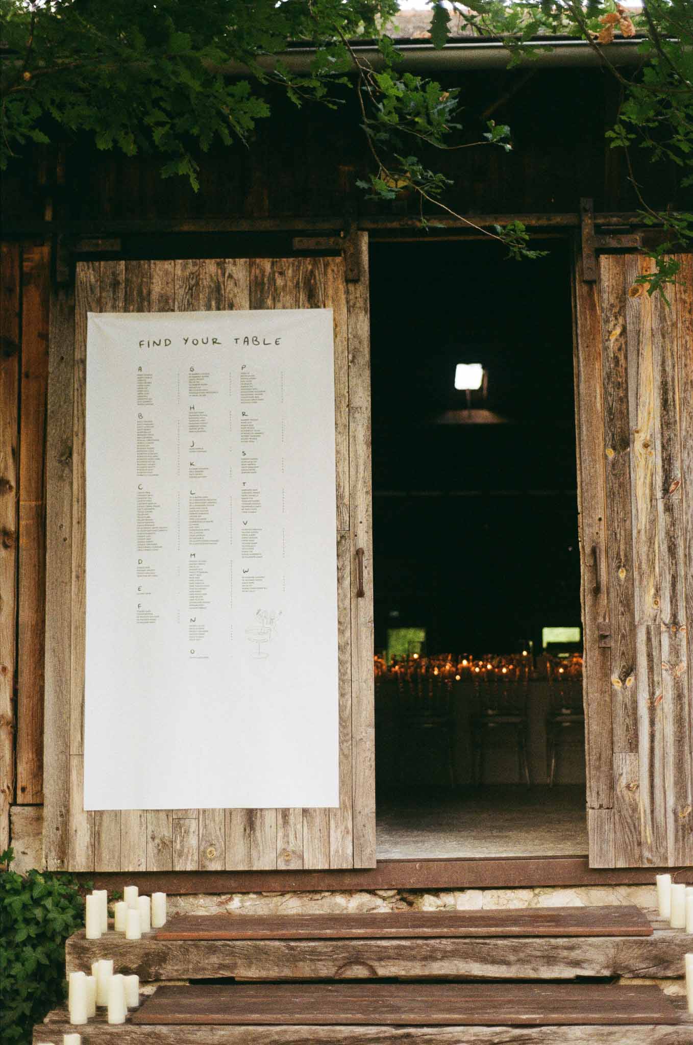 Wedding reception table setting